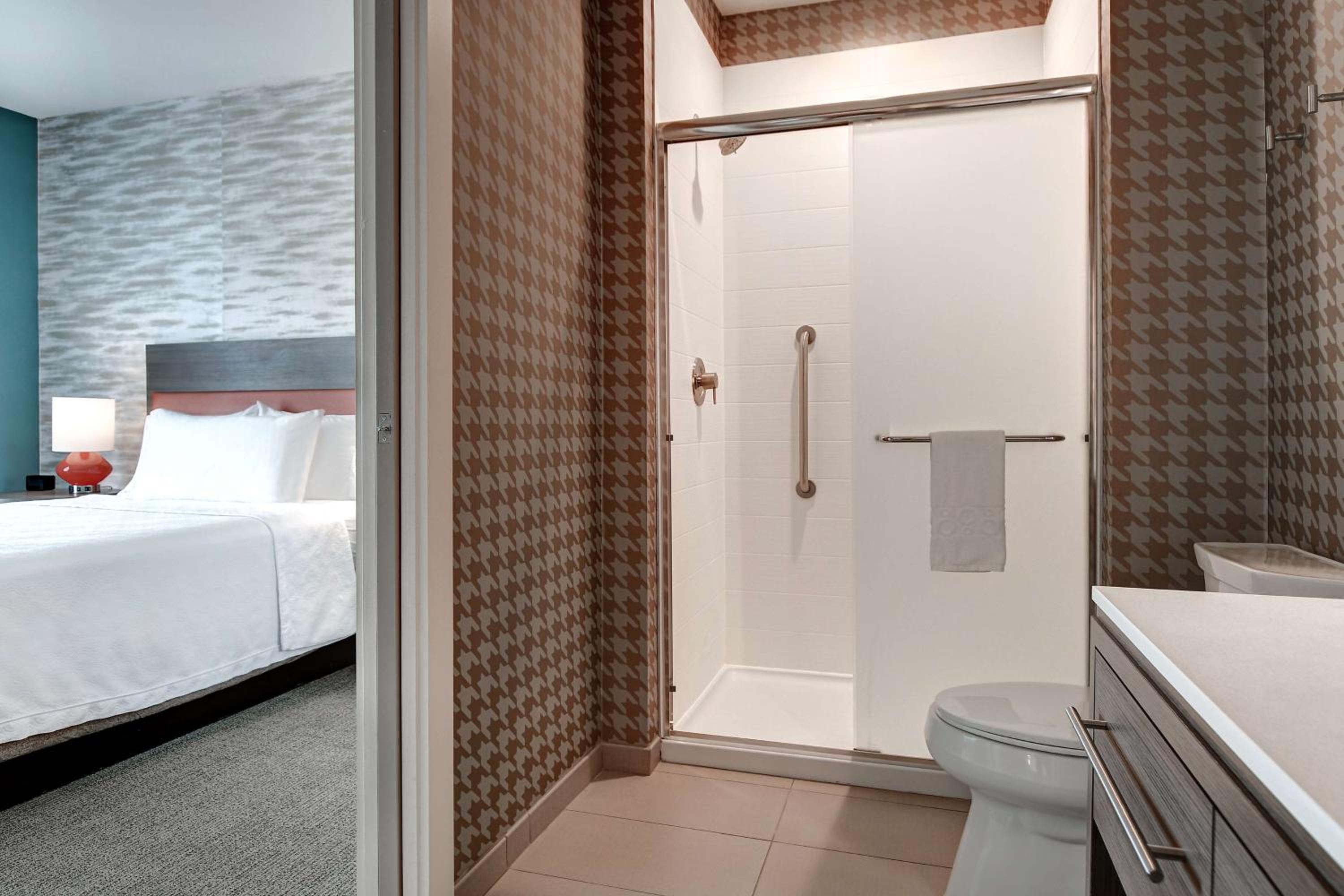 One-Bedroom Queen Suite - Non-Smoking