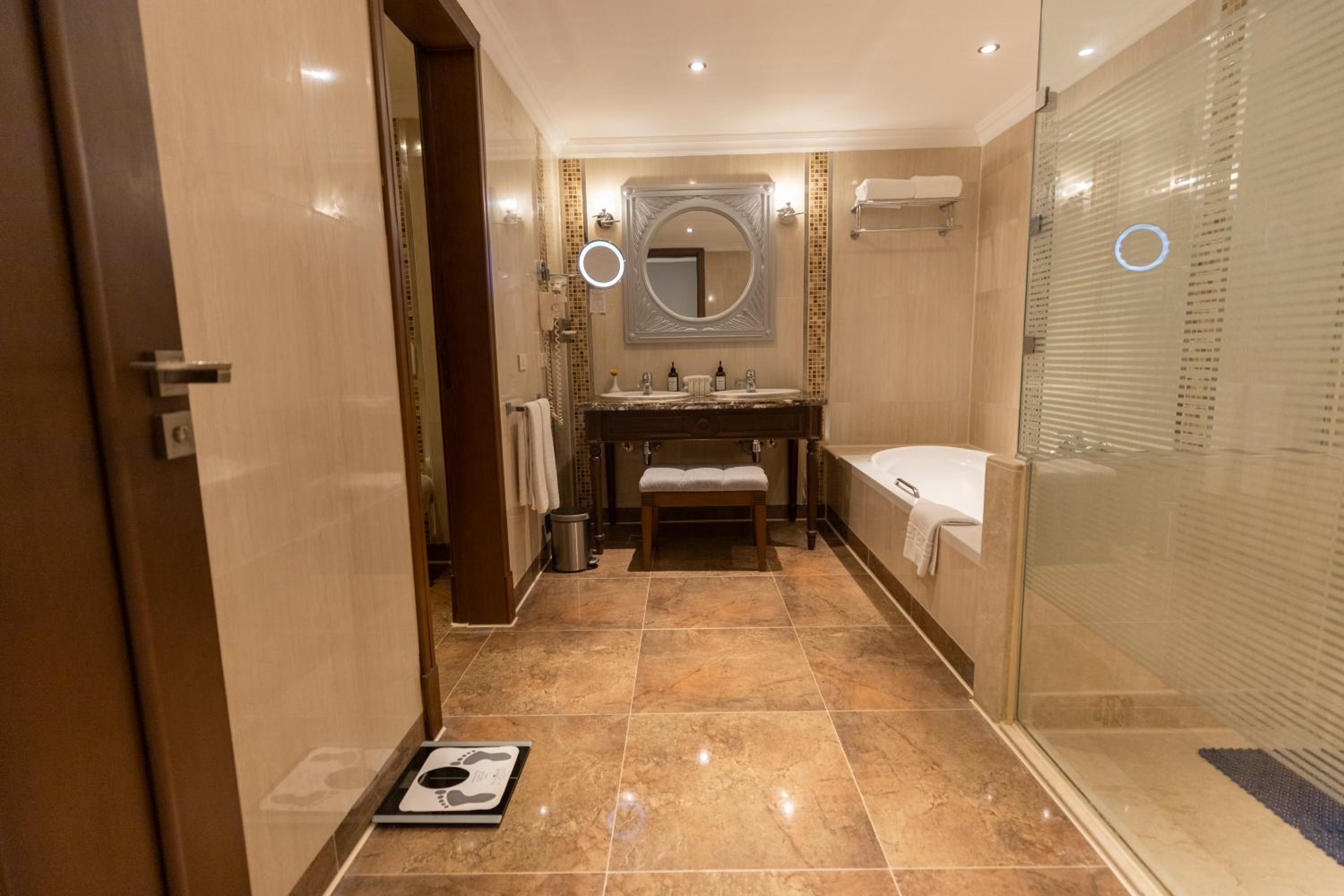 Pool Suite- Posh Club