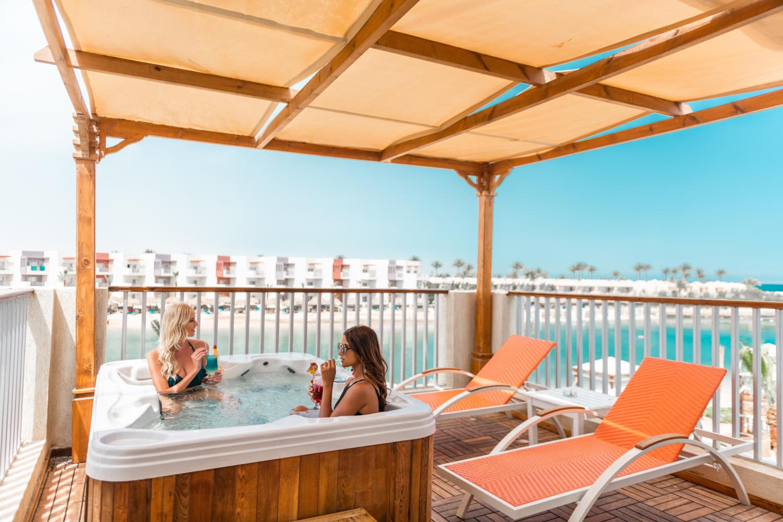  Jacuzzi Suite - Posh Club