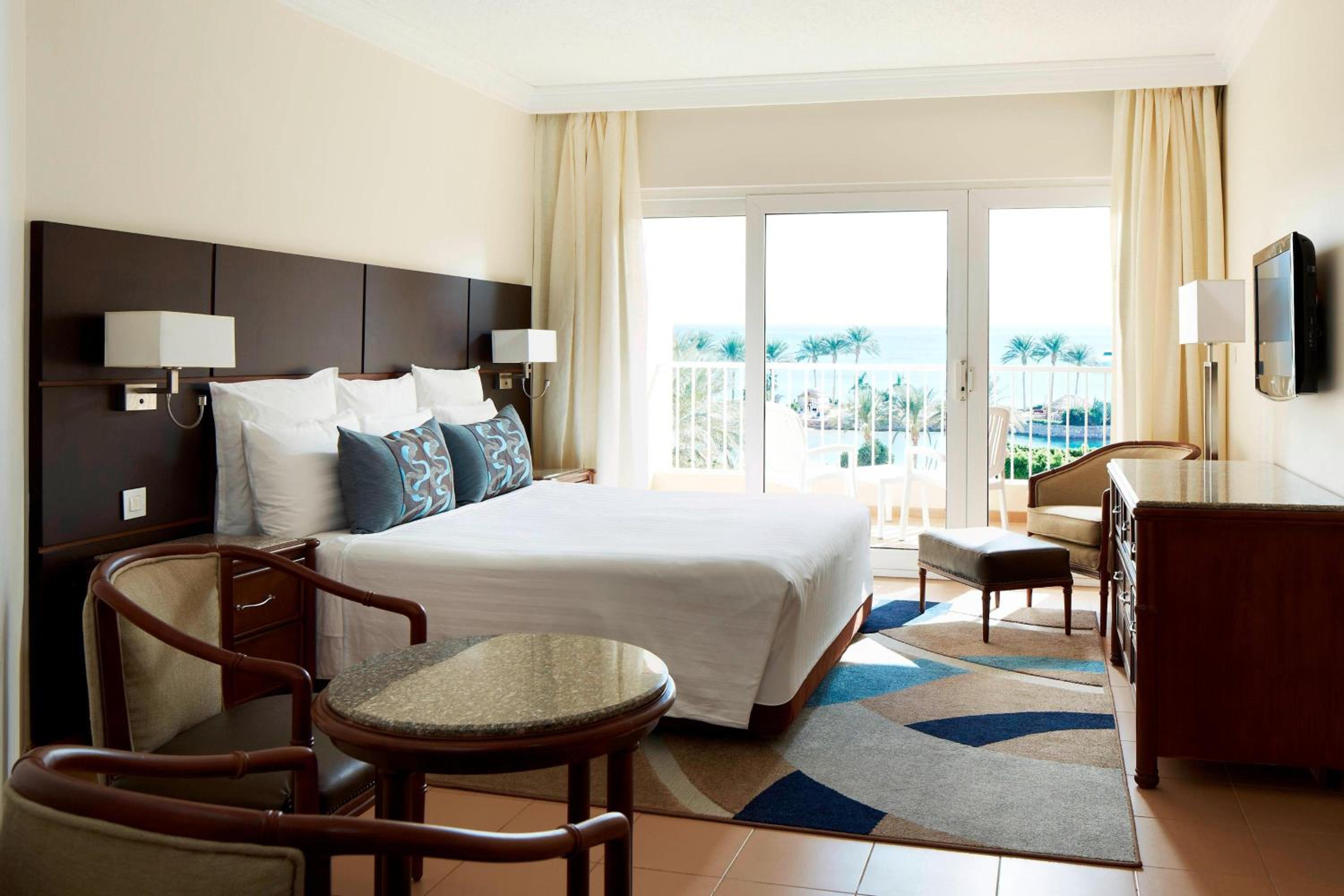 Deluxe King Room with Balcony and Sea View