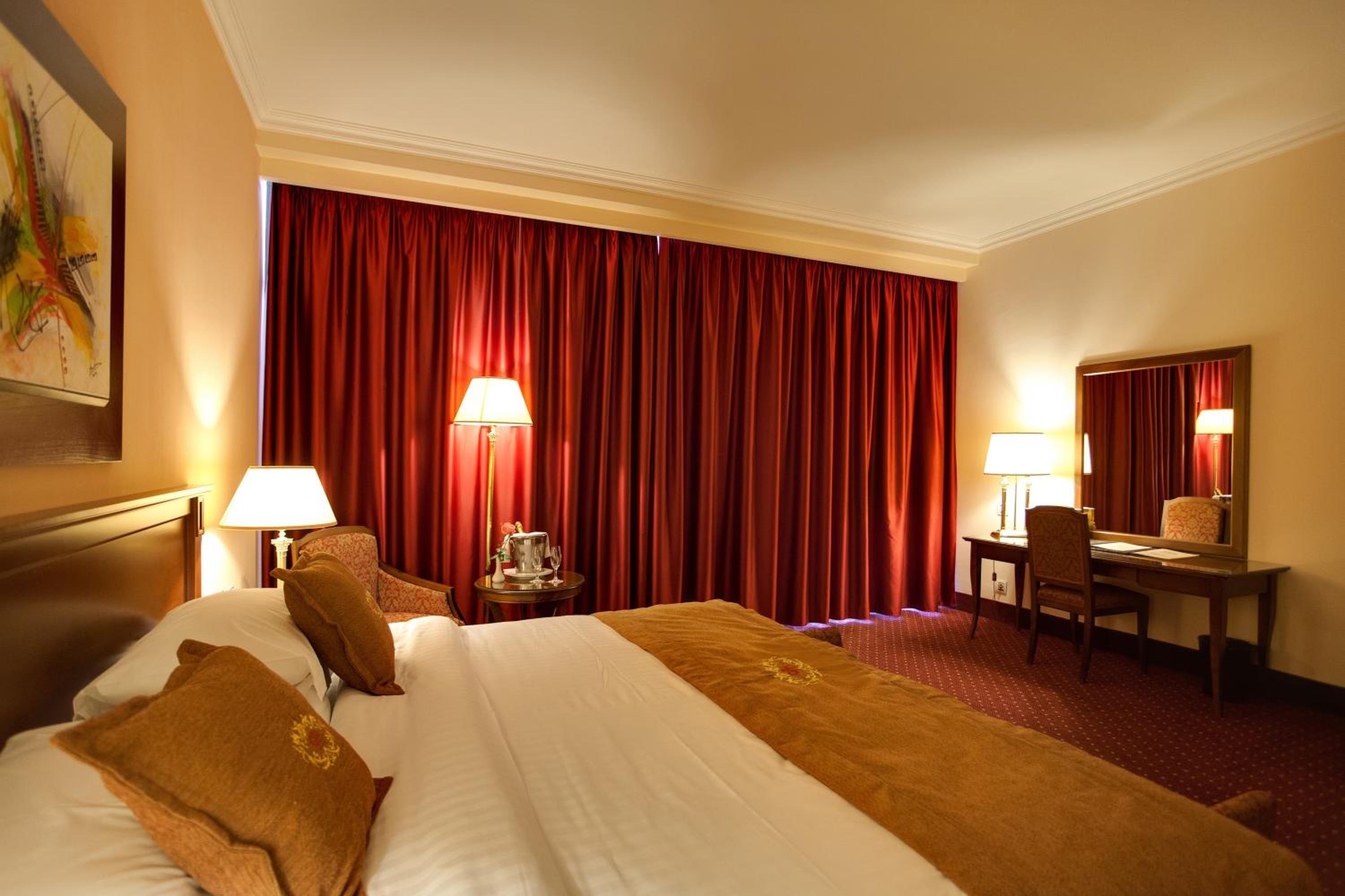 Superior Double Room with Garden & Sea View