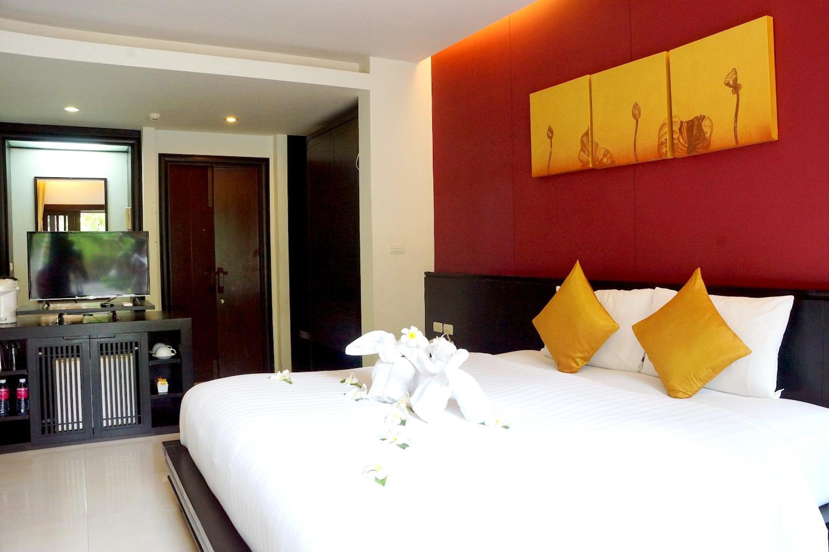 Deluxe King Room with Garden View