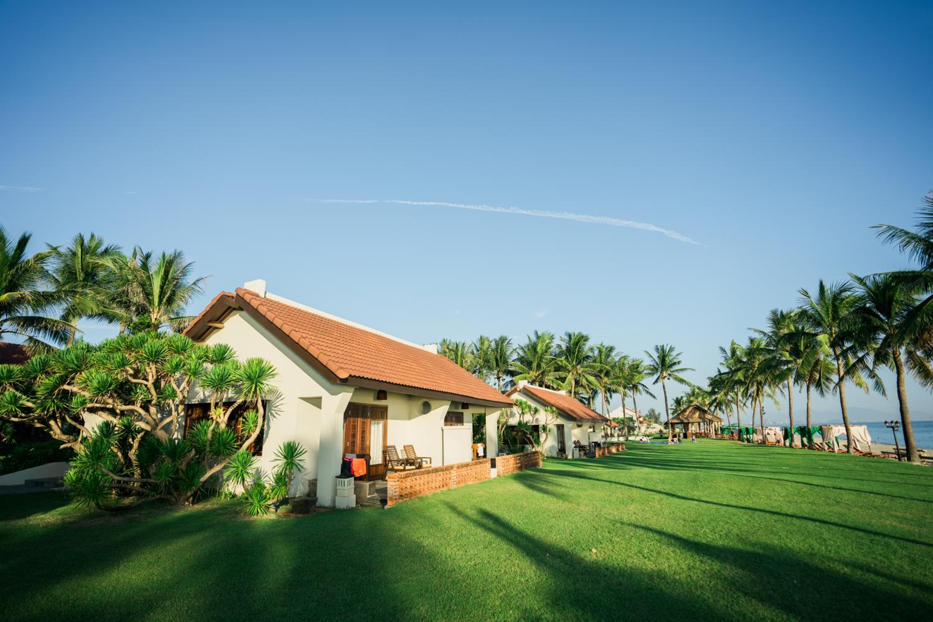 Bungalow Double Room with Beachfront View