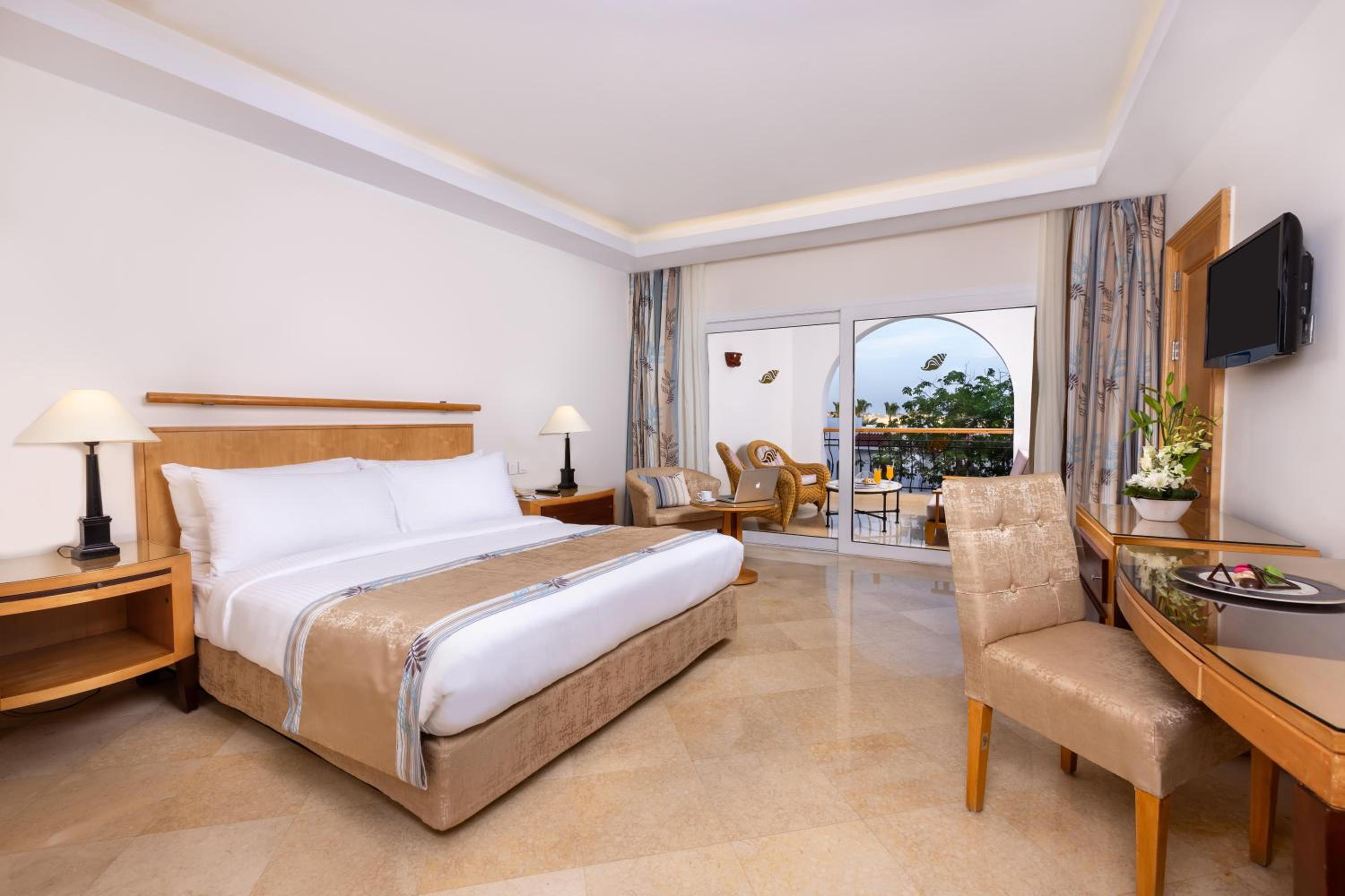 Standard King Room with Garden View