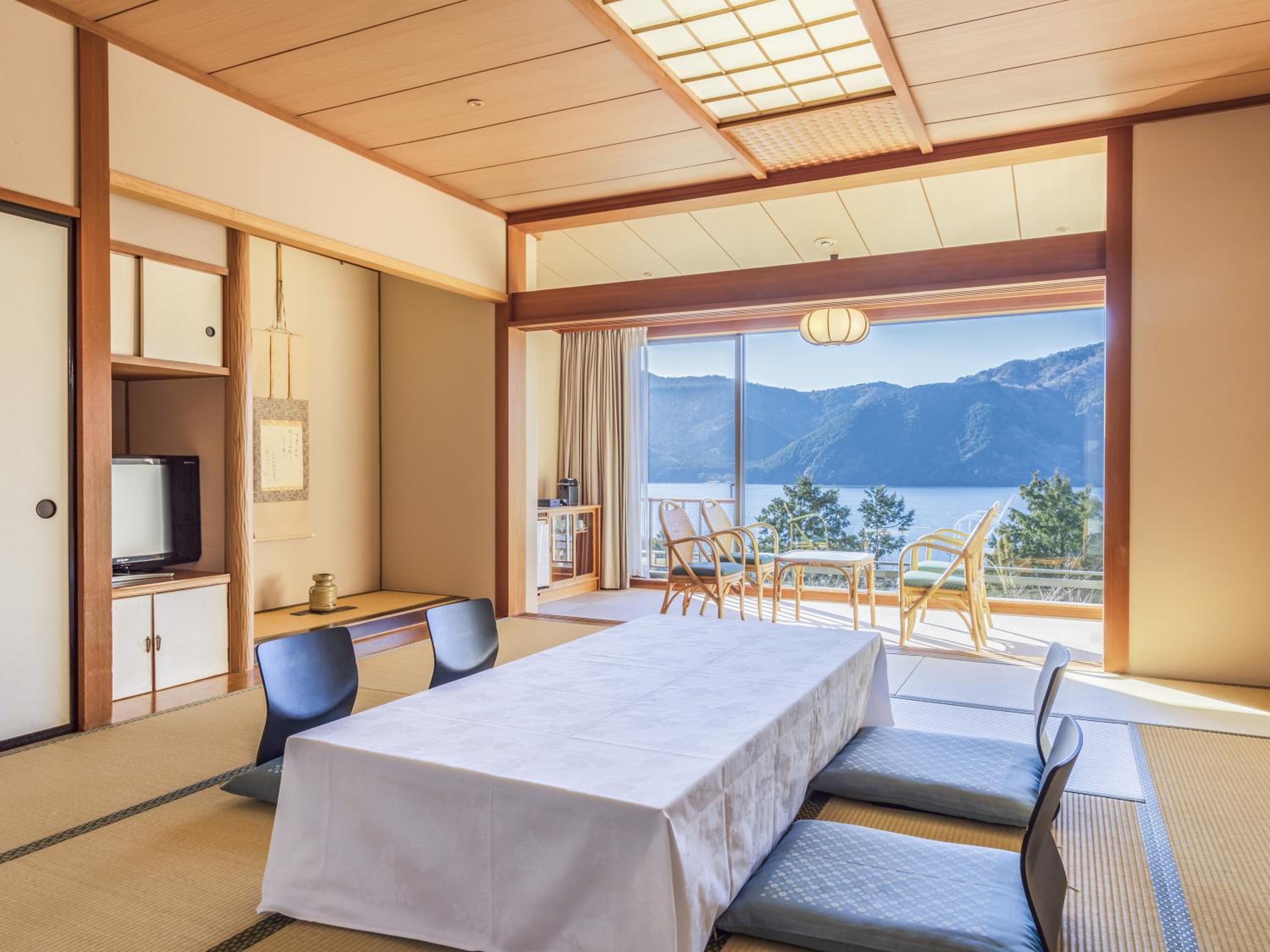 Japanese Style Room with Mt. Fuji & Lake View
