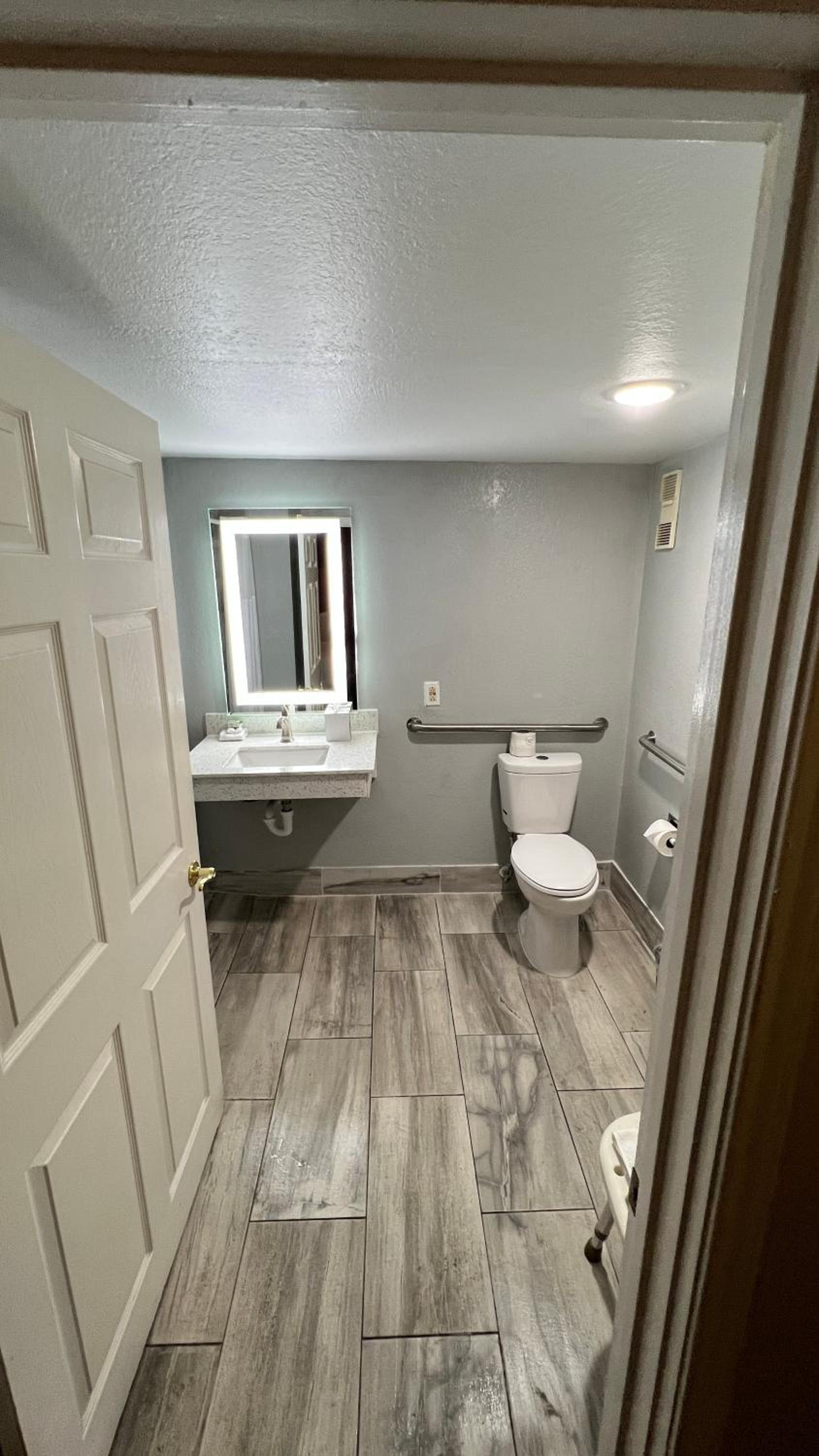 Queen Room with Two Queen Beds and Roll-In Shower - Mobility Accessible/Non-Smoking