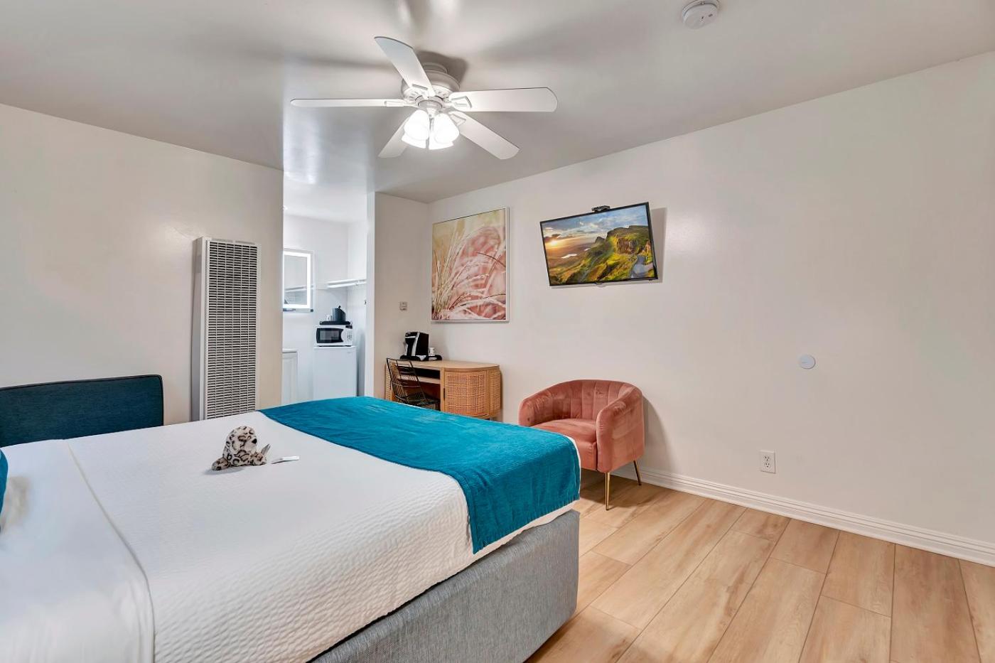 Standard Queen Room