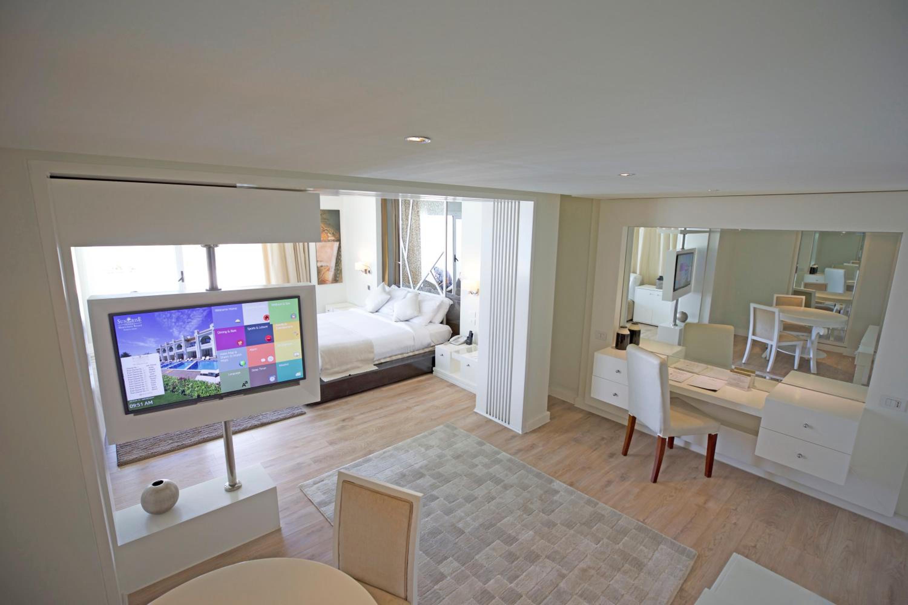 Honeymoon Suite- Posh Club