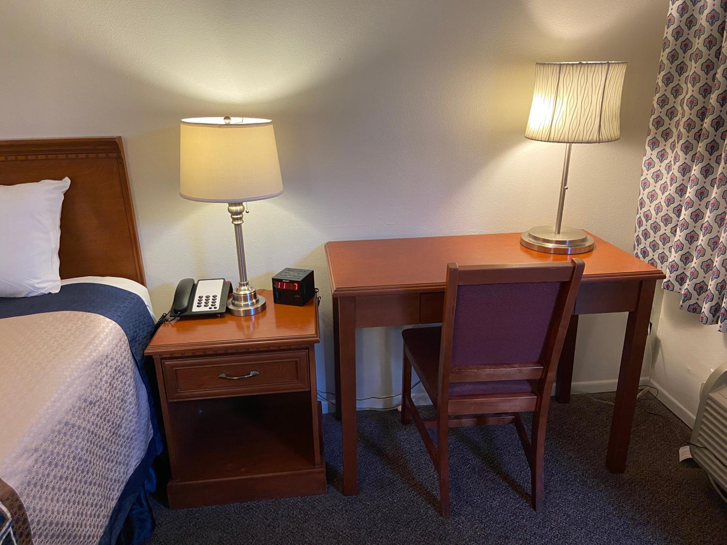 Queen Room - Disability Access - Non-Smoking