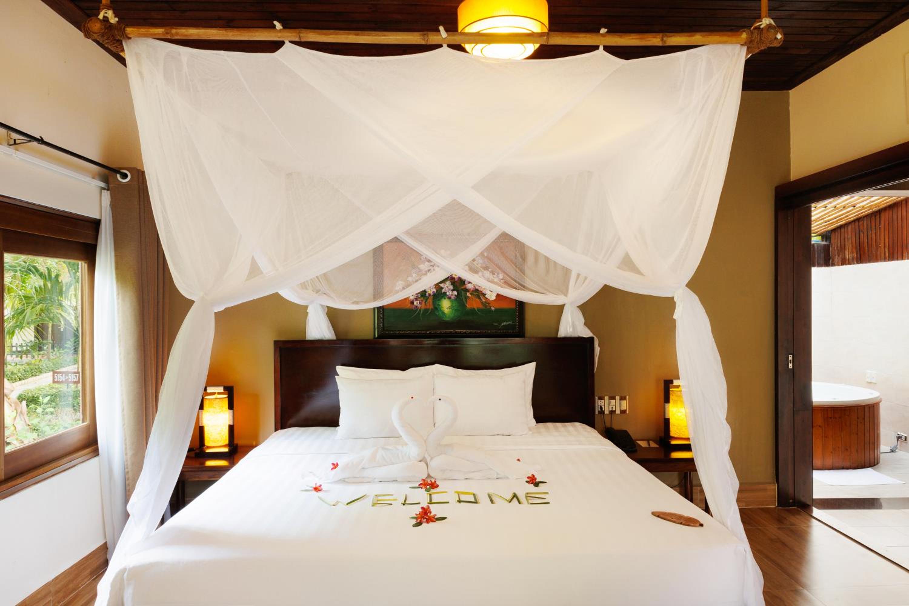 Jacuzzi Bungalow with Sea View