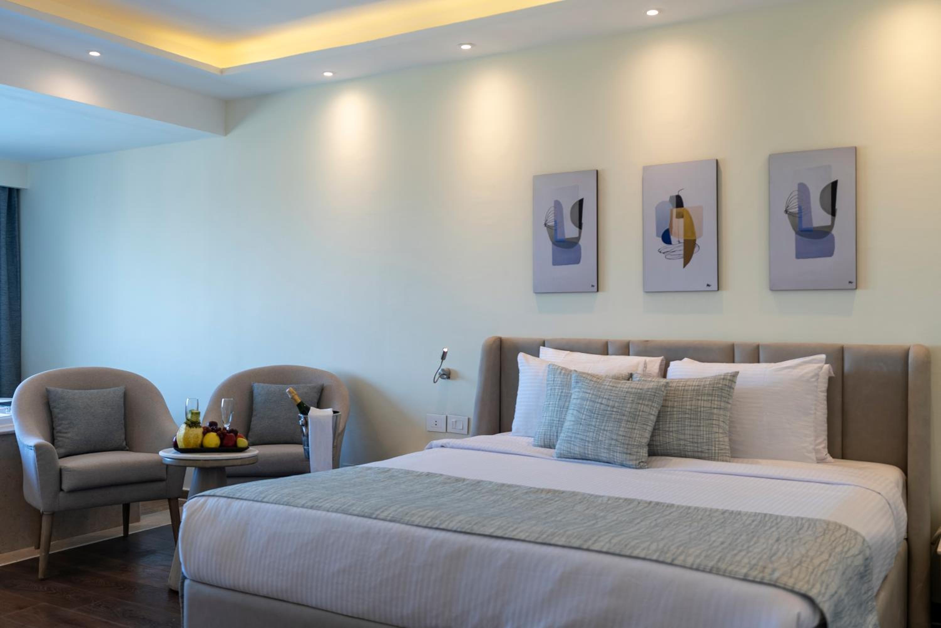 Jacuzzi Suite- Posh Club