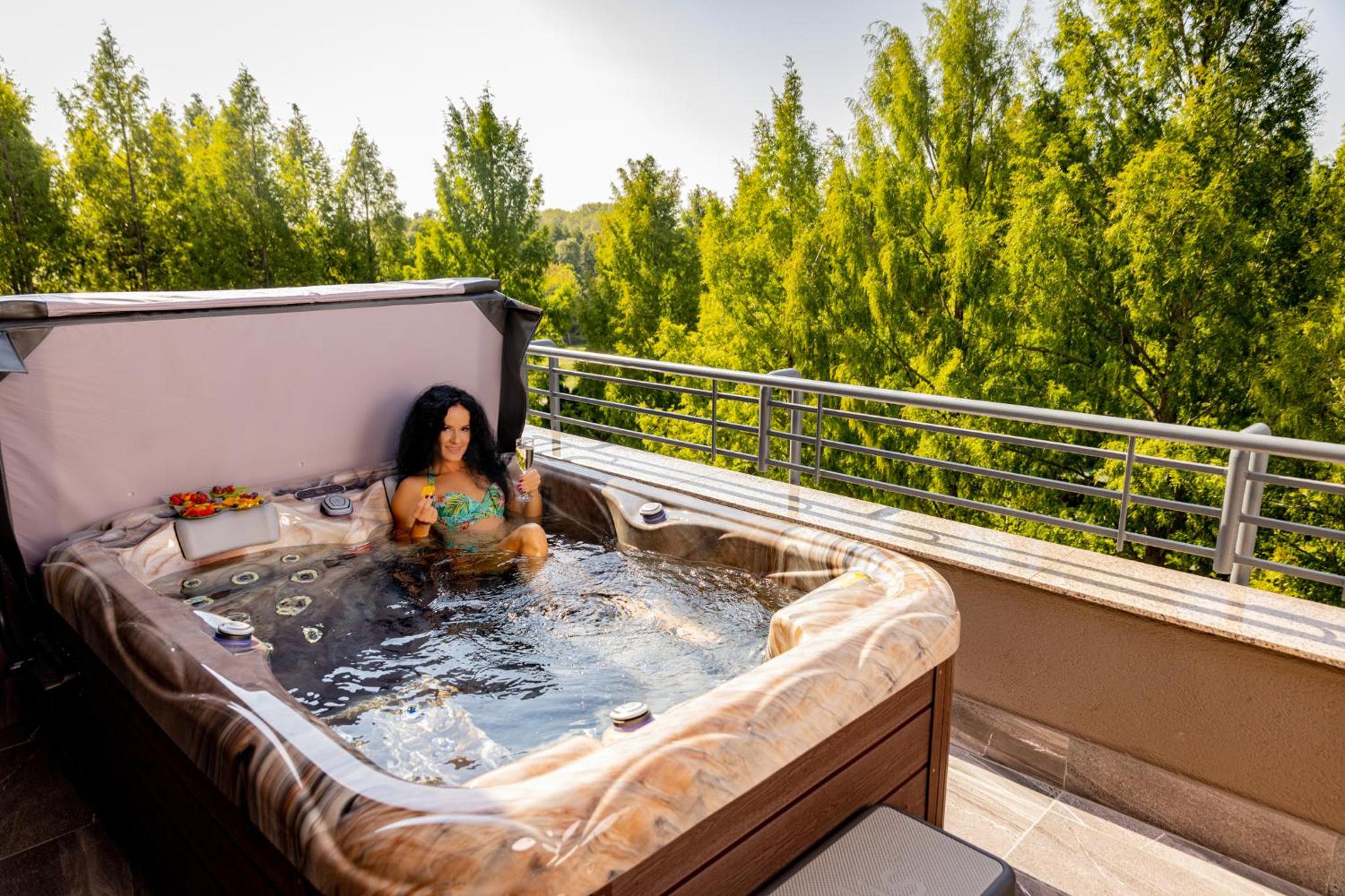 Deluxe Suite with Spa Bath