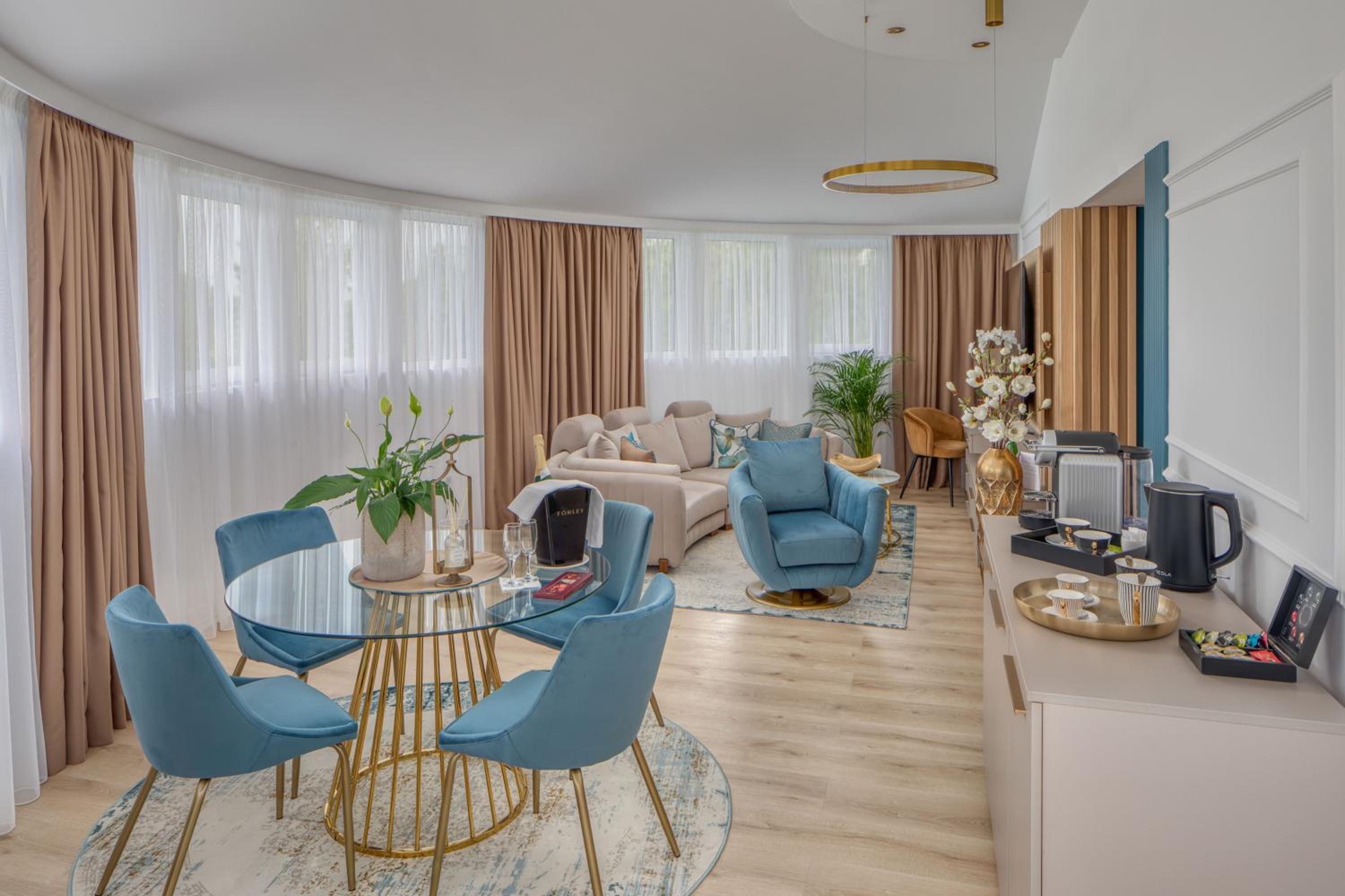 Deluxe Suite with Spa Bath