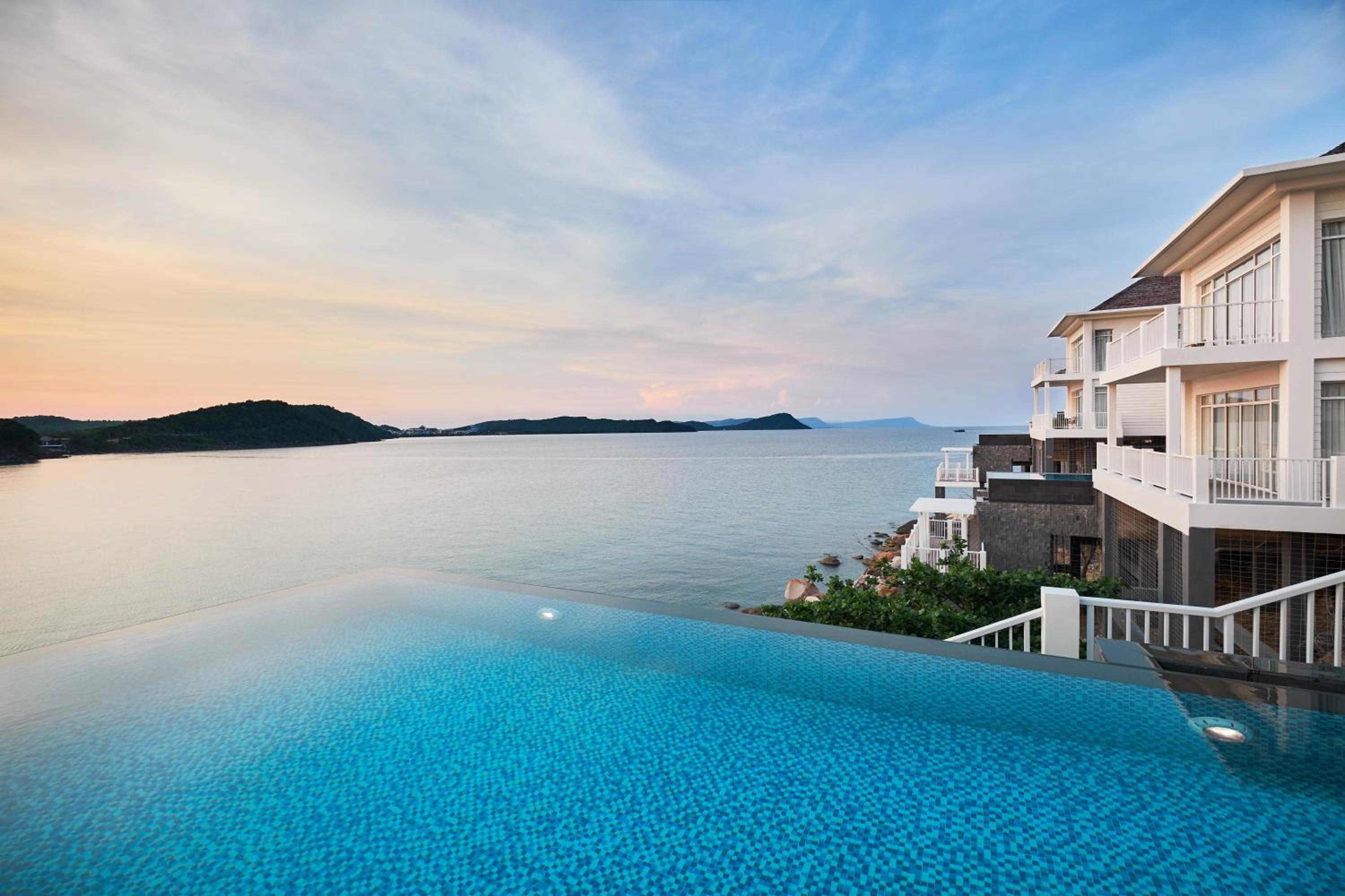 Four-Bedroom On the Rock Pool Villa