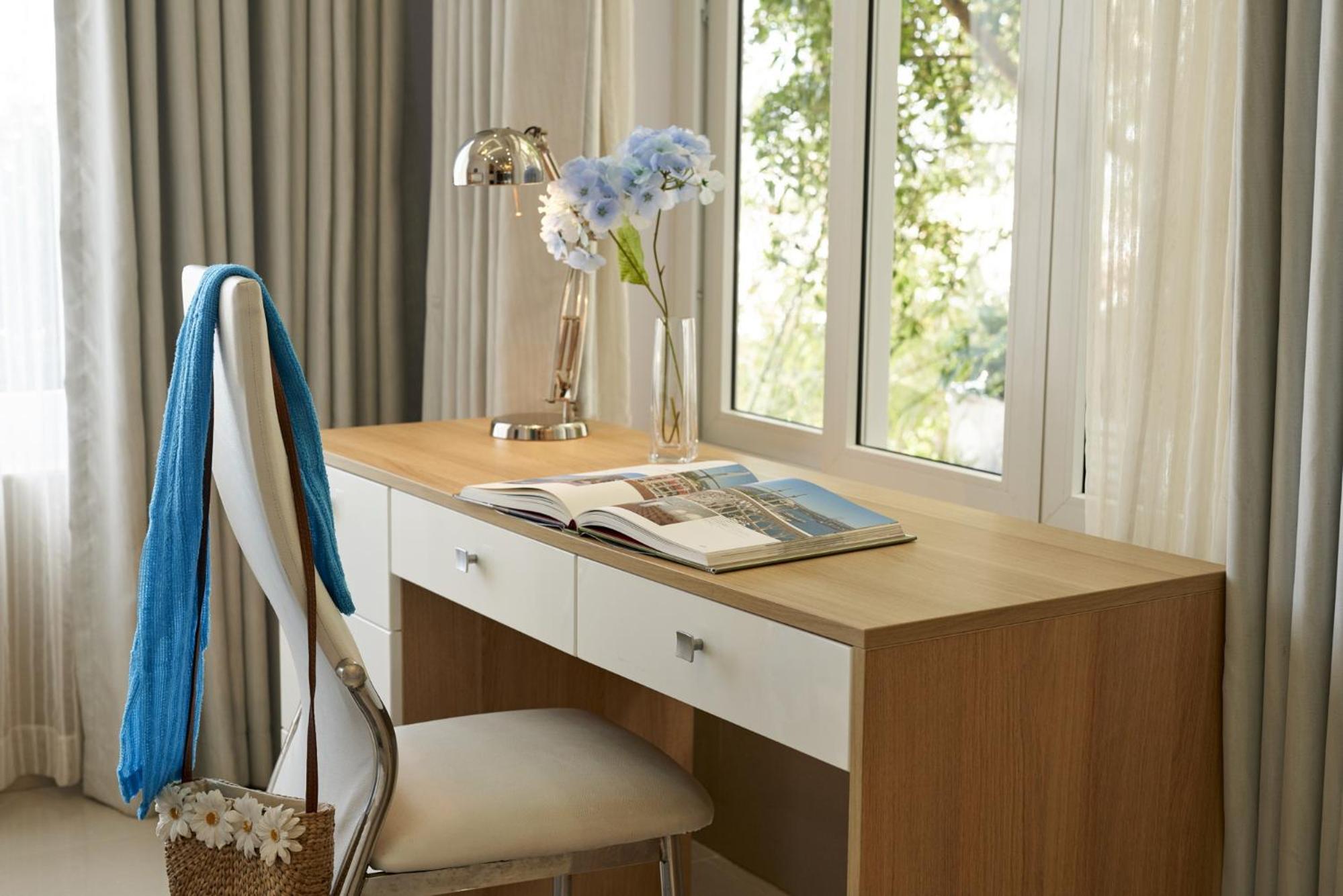 Garden suite with Hill View