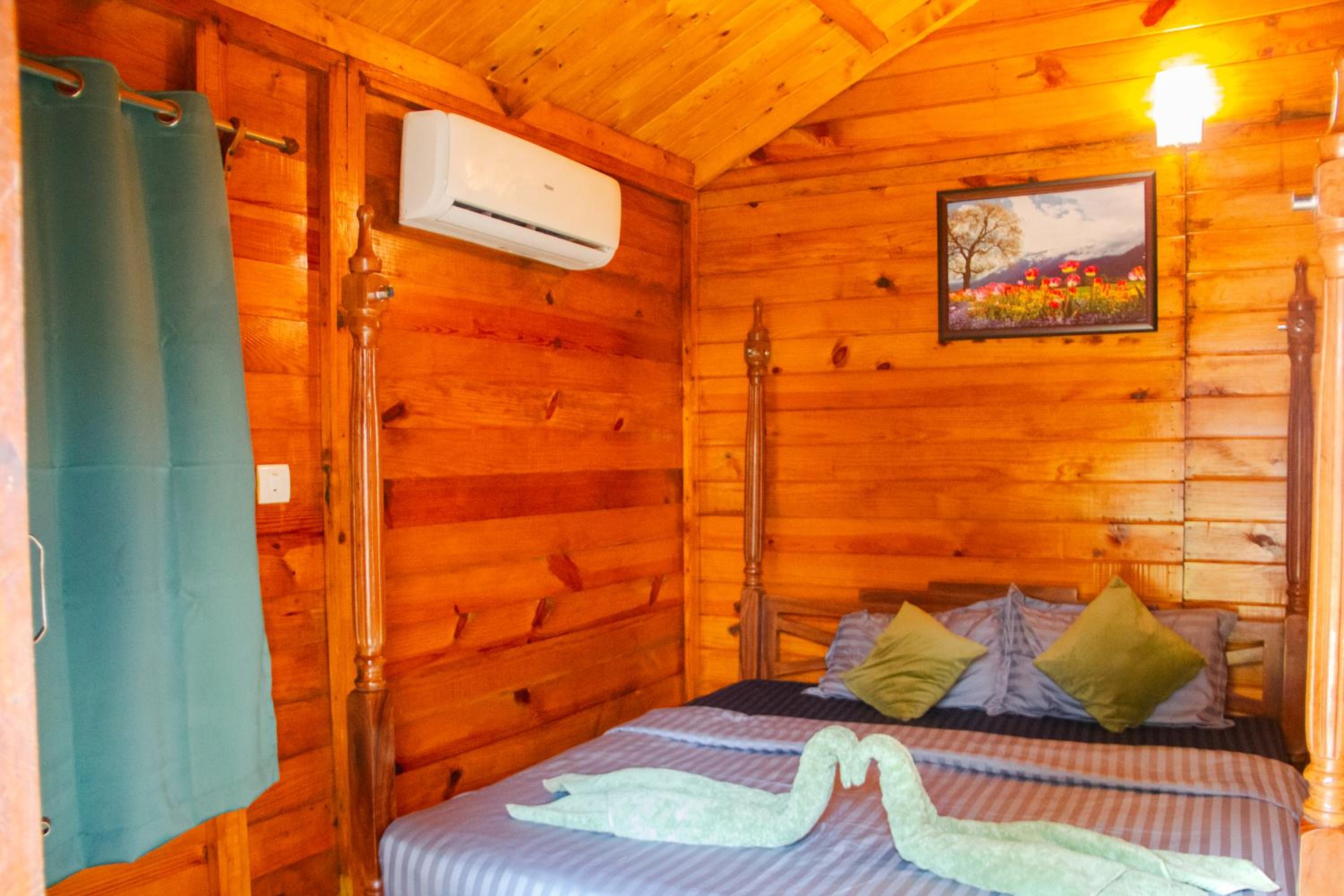 Deluxe Double Room with Side Sea View