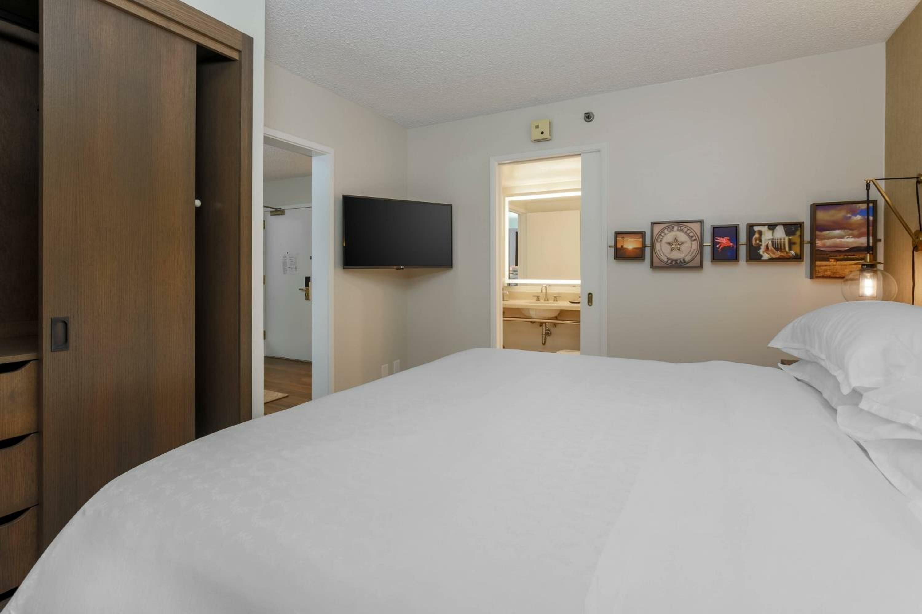 1 King bed &amp; sofa bed, 1 Bedroom Suite, 1 King, Sofa bed