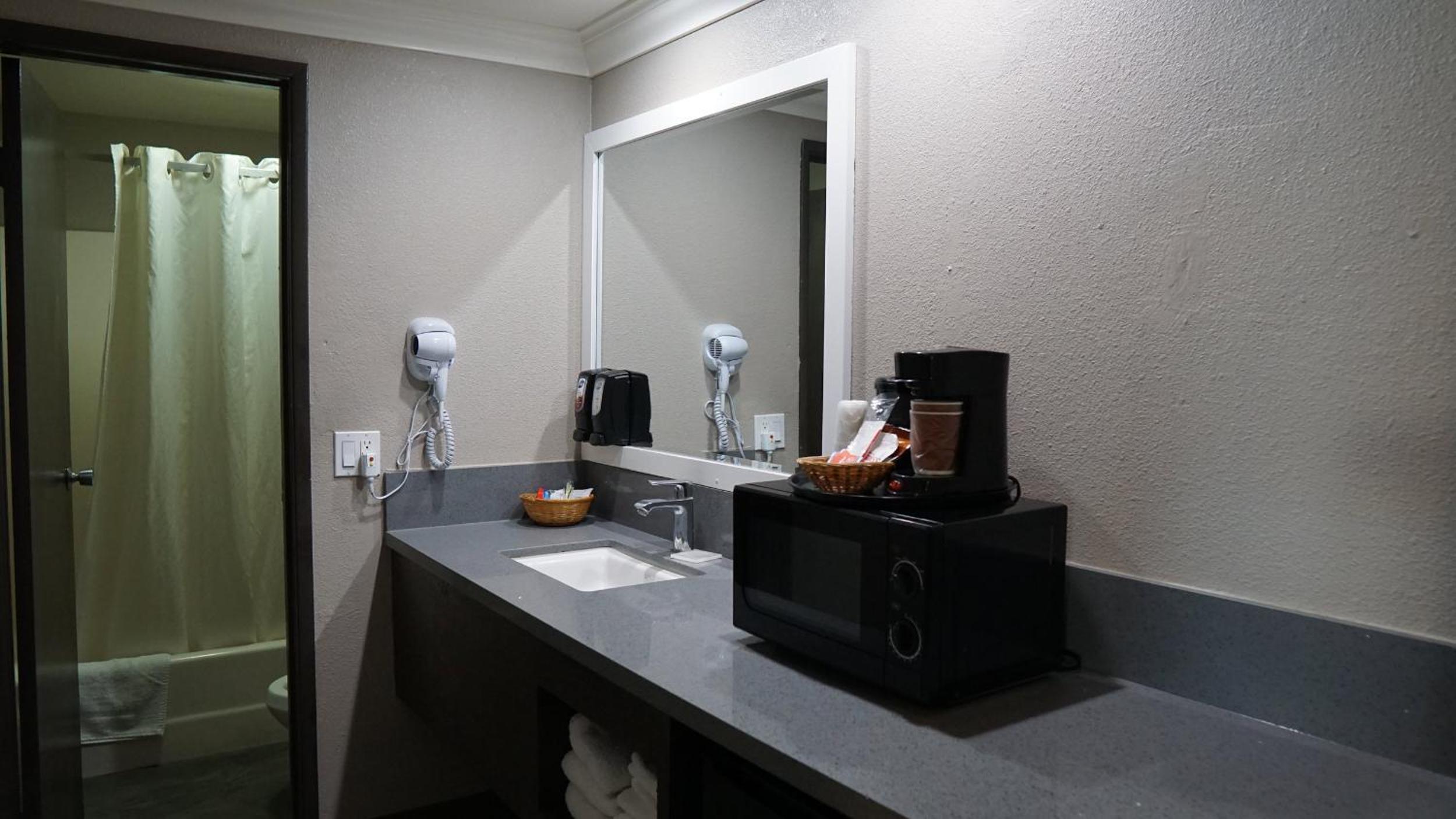 King Room - Non-Smoking