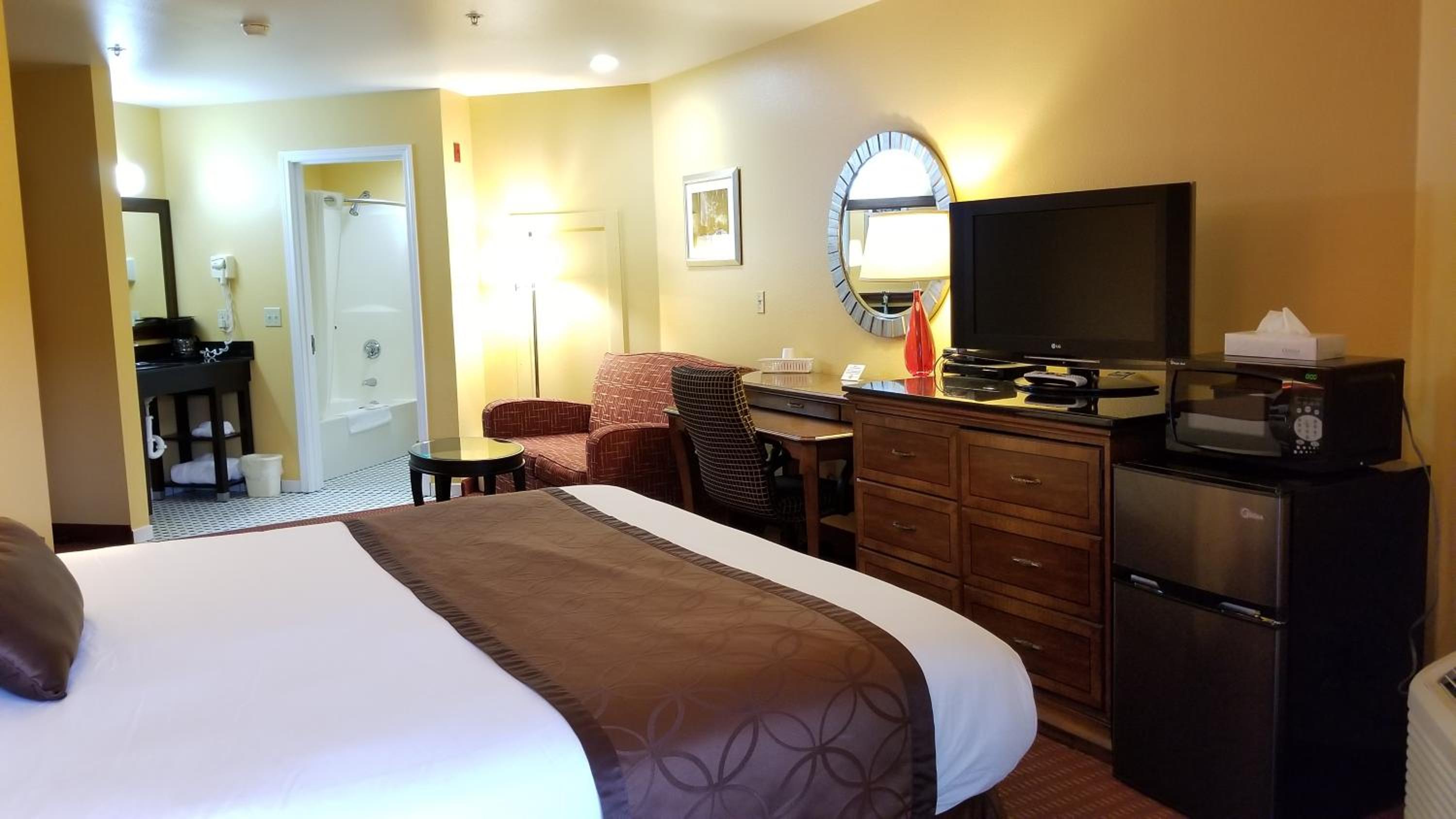 One King Deluxe with Sofa Bed - No Pets Allowed