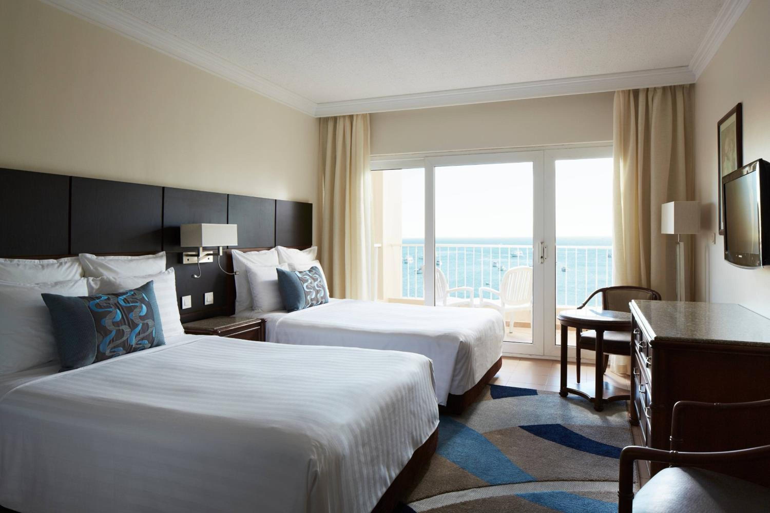 Standard Twin Room with Balcony and Sea View