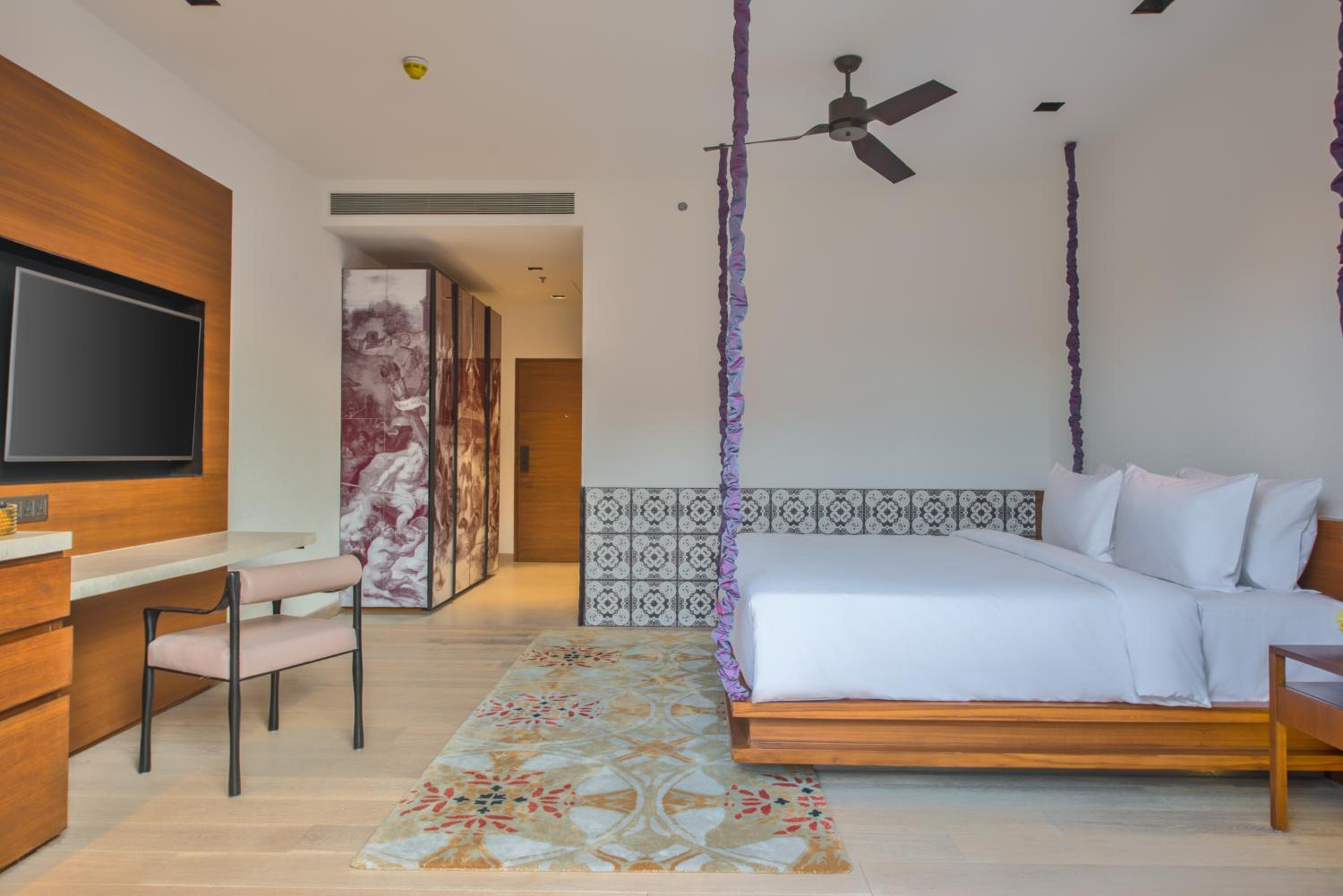 Deluxe Room King Bed - 20% discount on Spa & Laundry