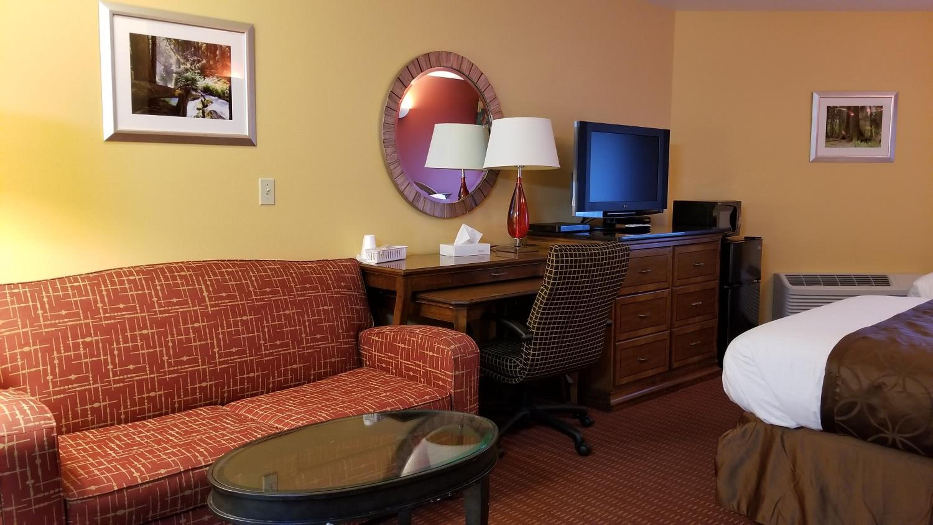 Two Deluxe Beds with Sofa Bed - No Pets Allowed