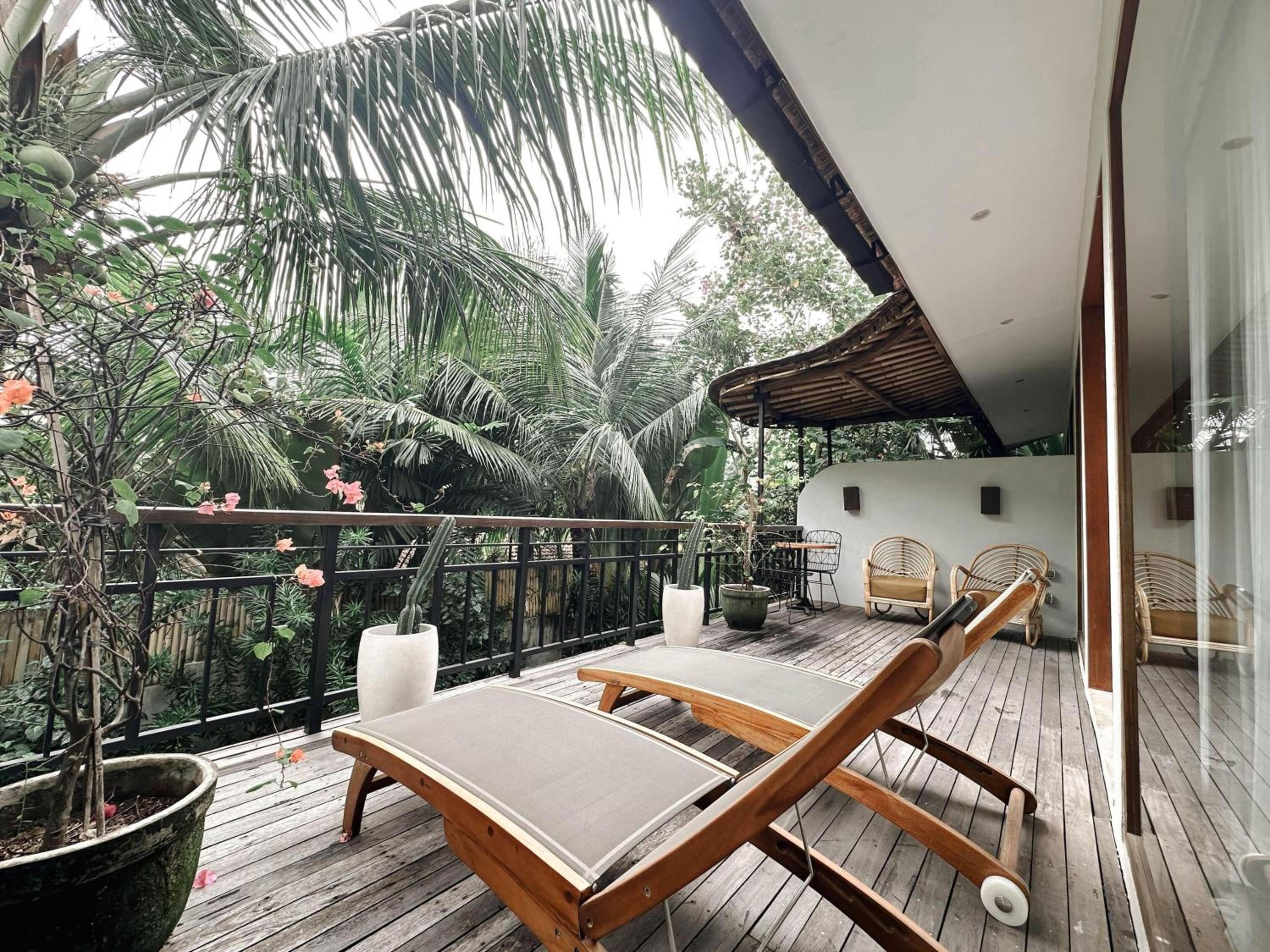 Deluxe Teak Room with Balcony