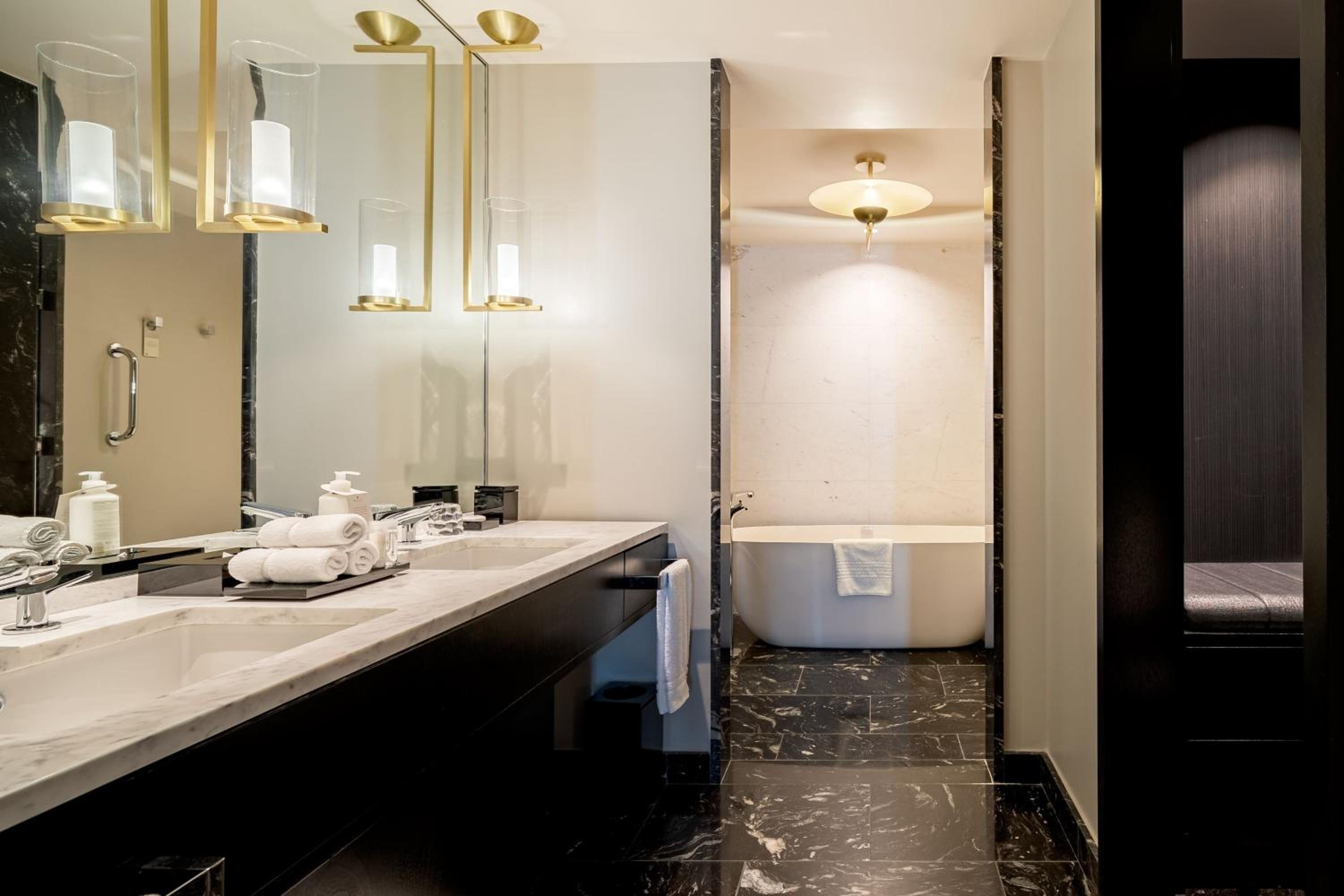 Luxury King Suite - Executive Lounge Access