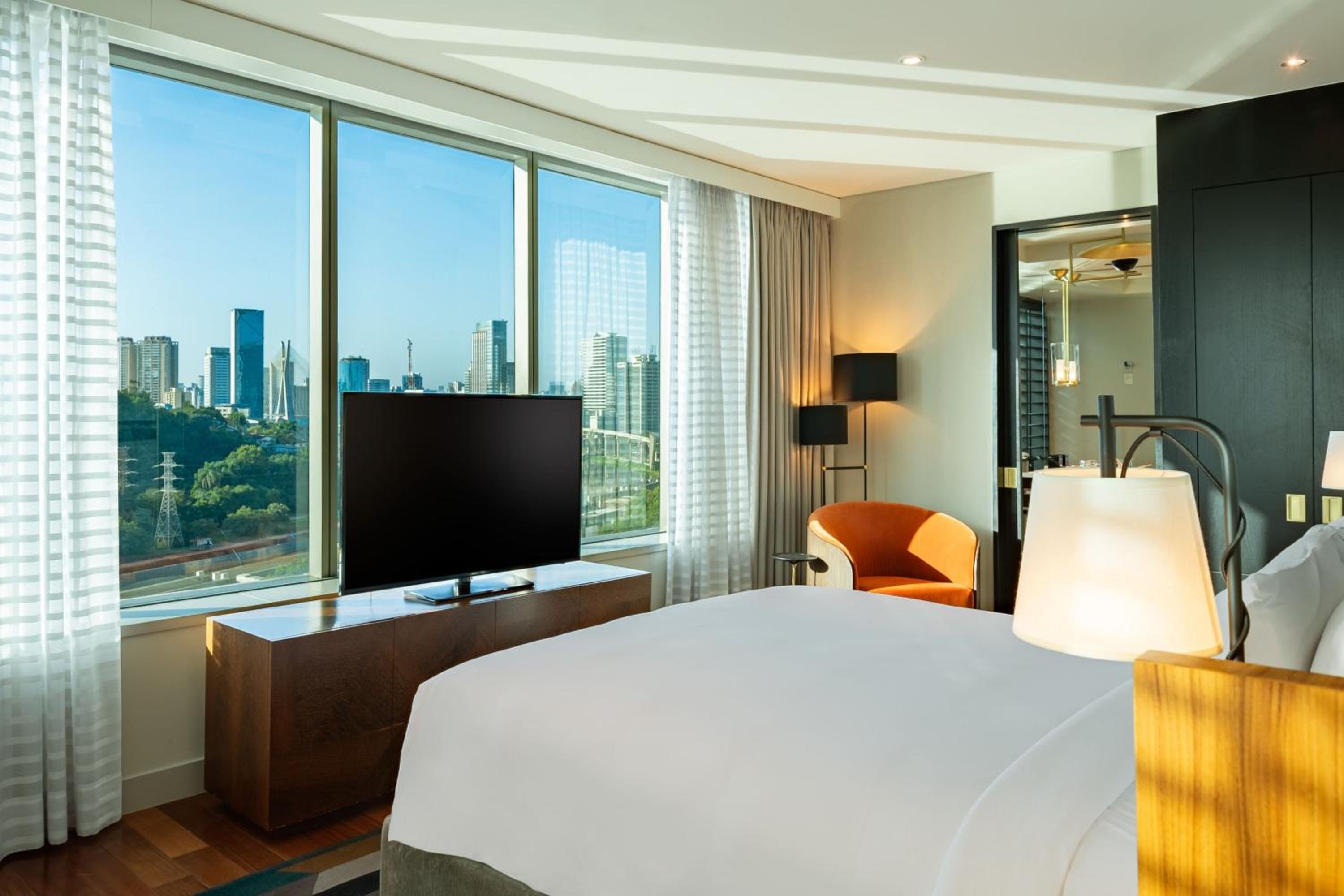 Griffin King Suite - Executive Lounge Access