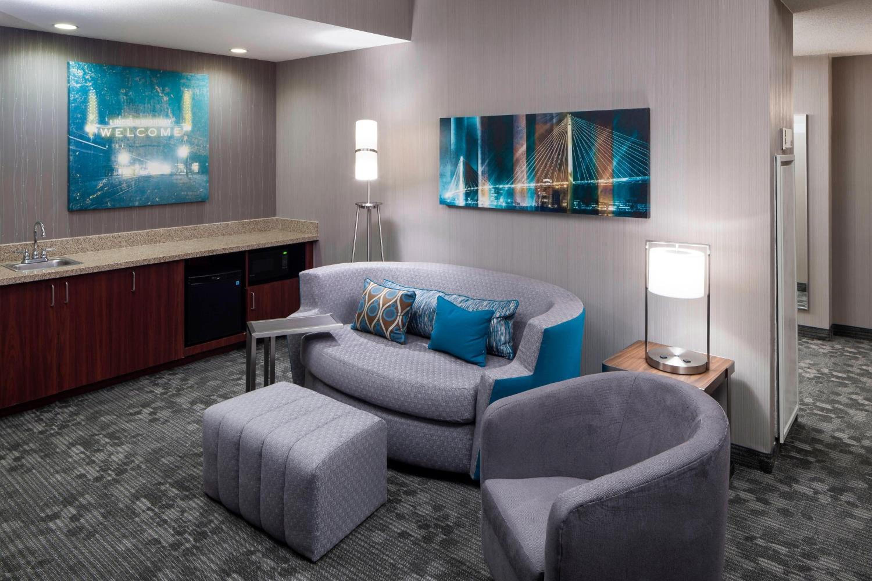 One-Bedroom Deluxe King Suite with Sofa Bed