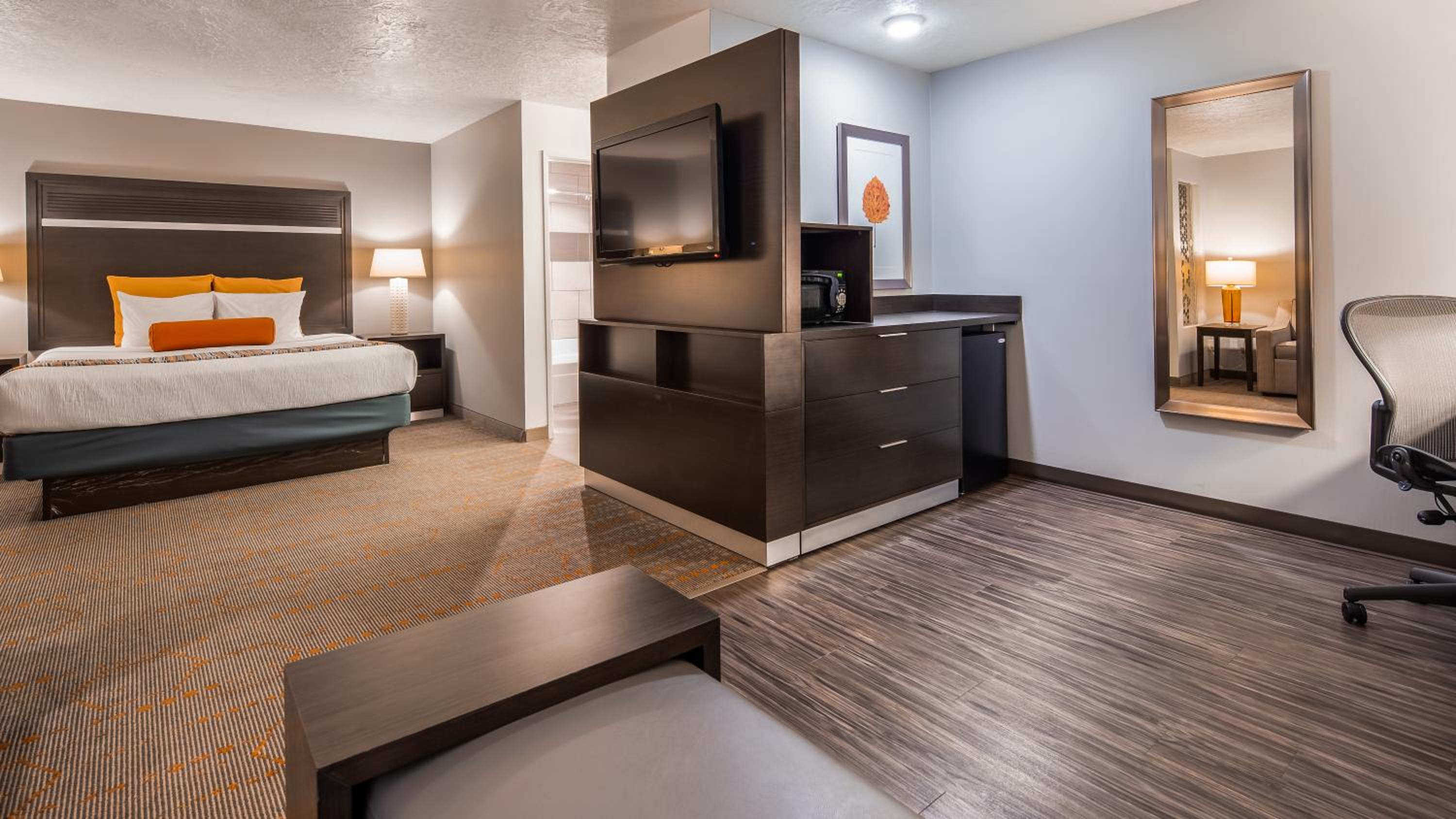 Corner King Suite - Non-Smoking - Not Pet Friendly