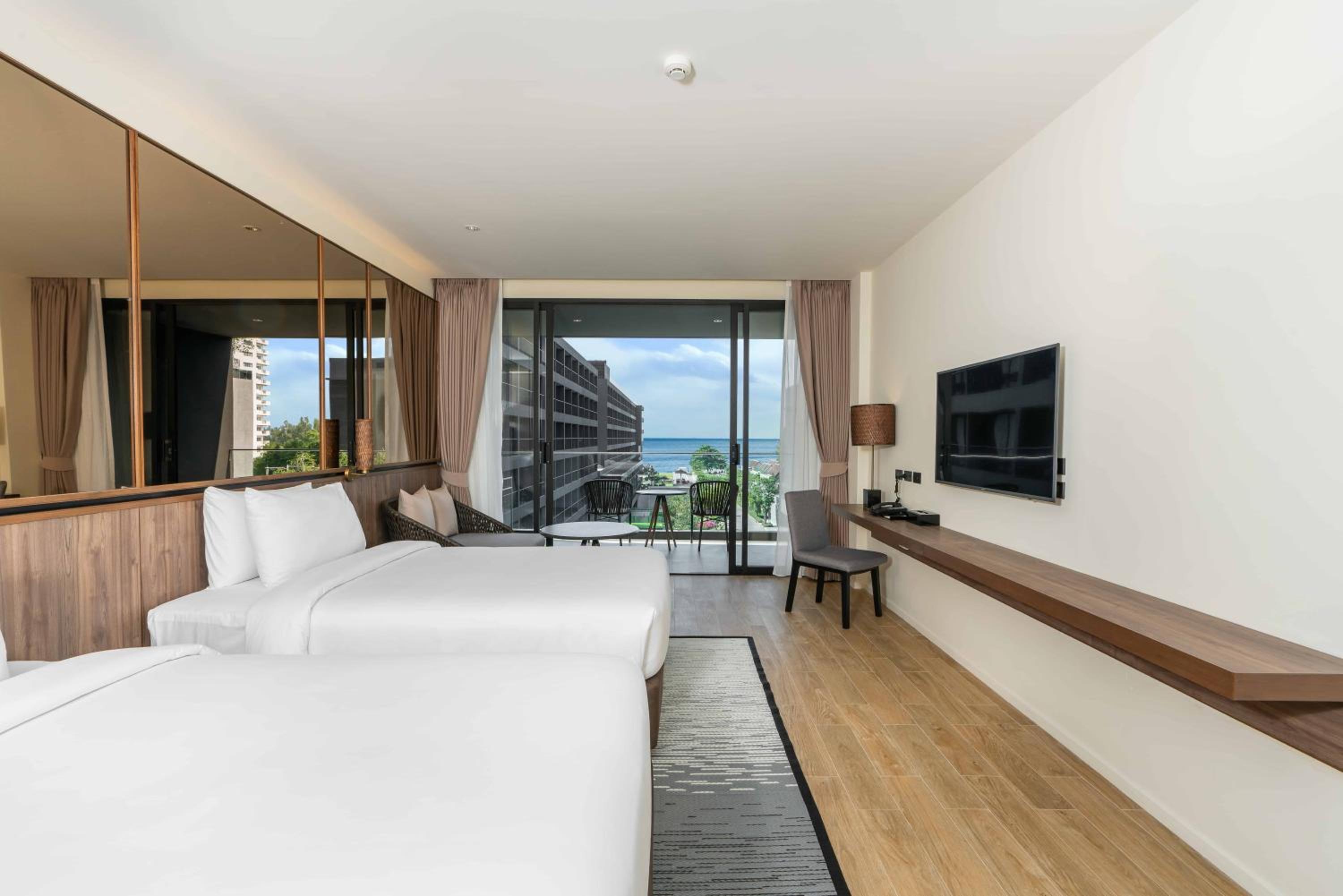 Grand Deluxe Twin Room