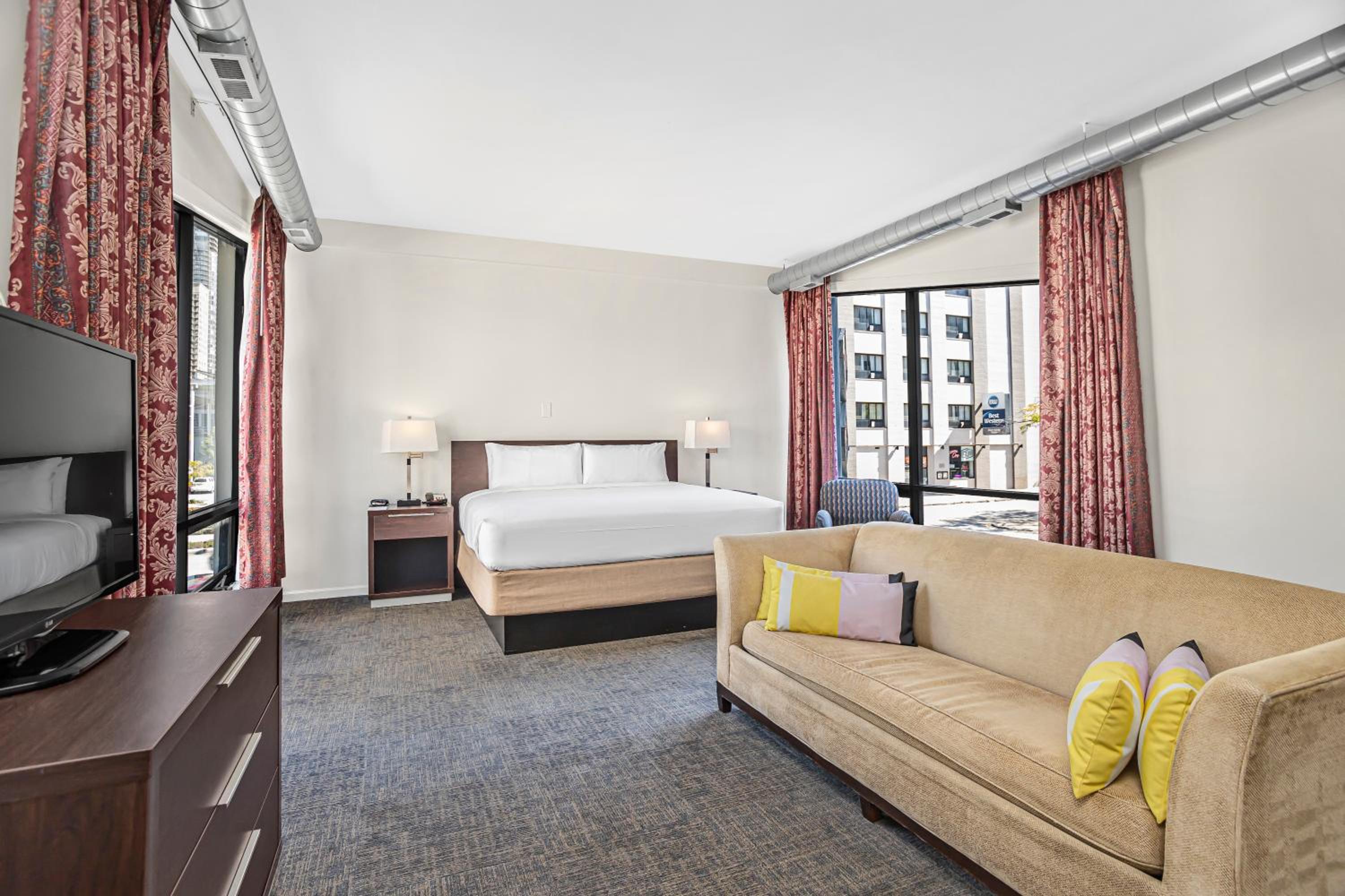  King Suite with Sofa Bed - Non-Smoking