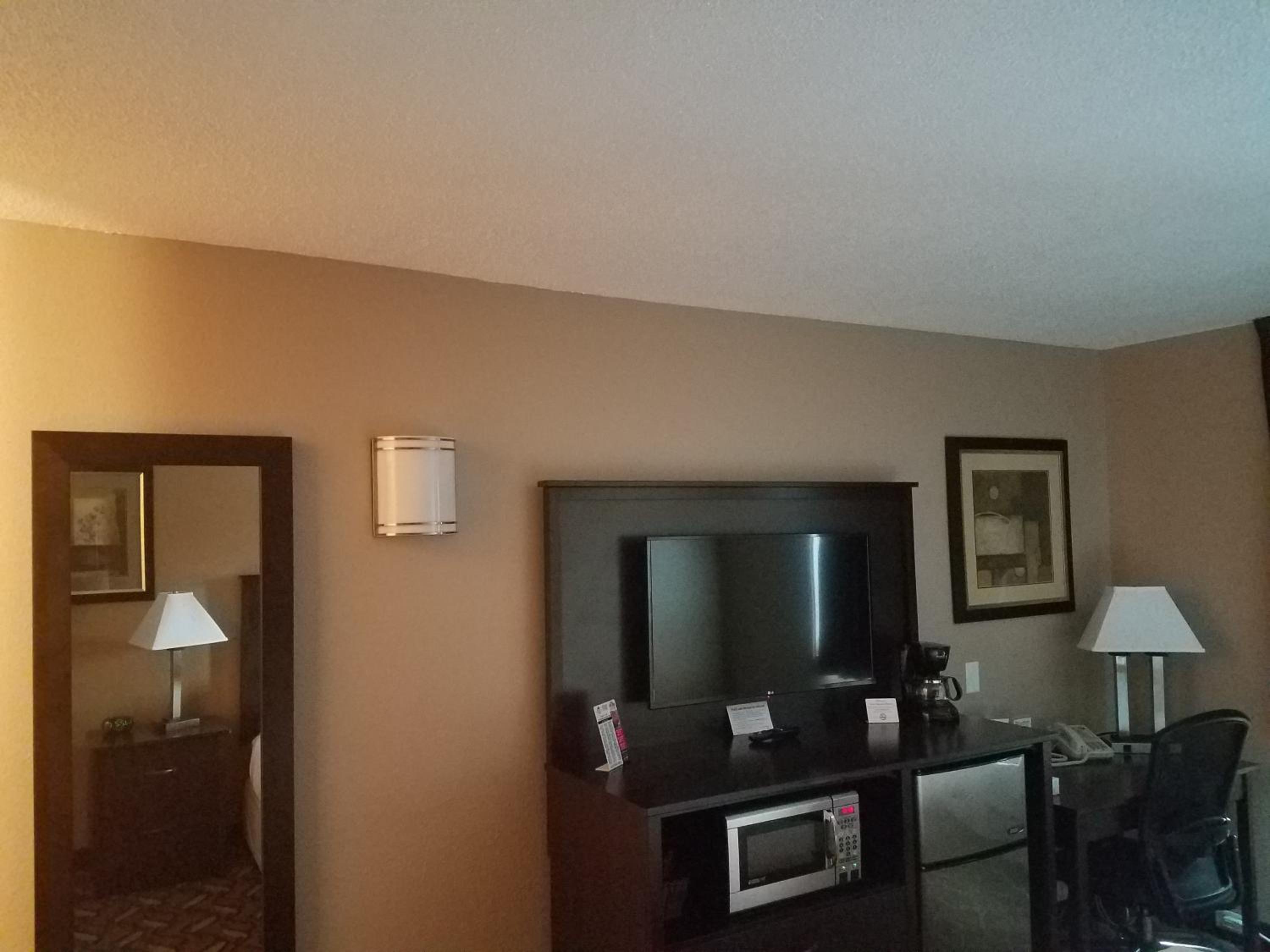 One Queen Bed Executive Non-Smoking
