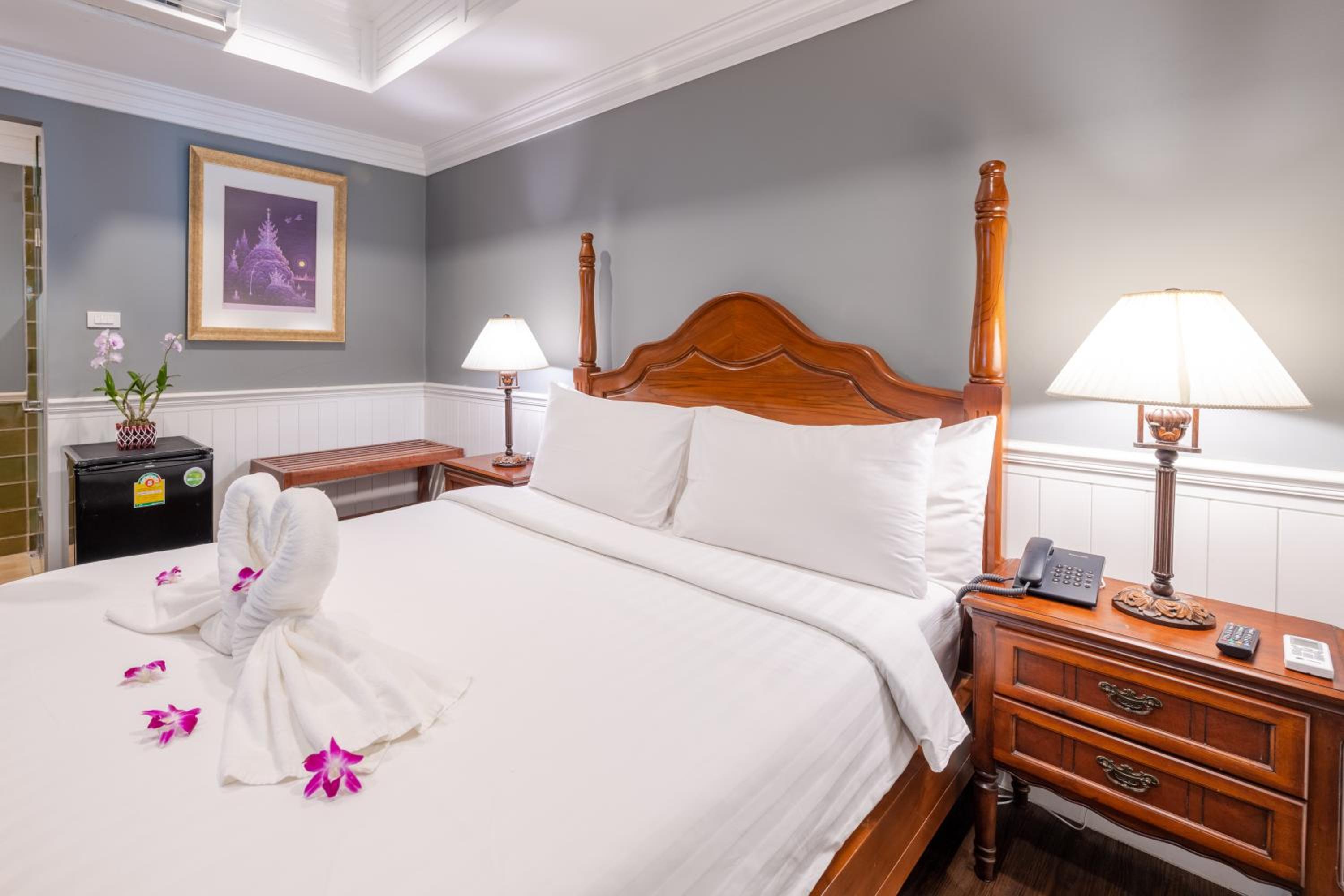 Deluxe Double or Twin Room (No Window)