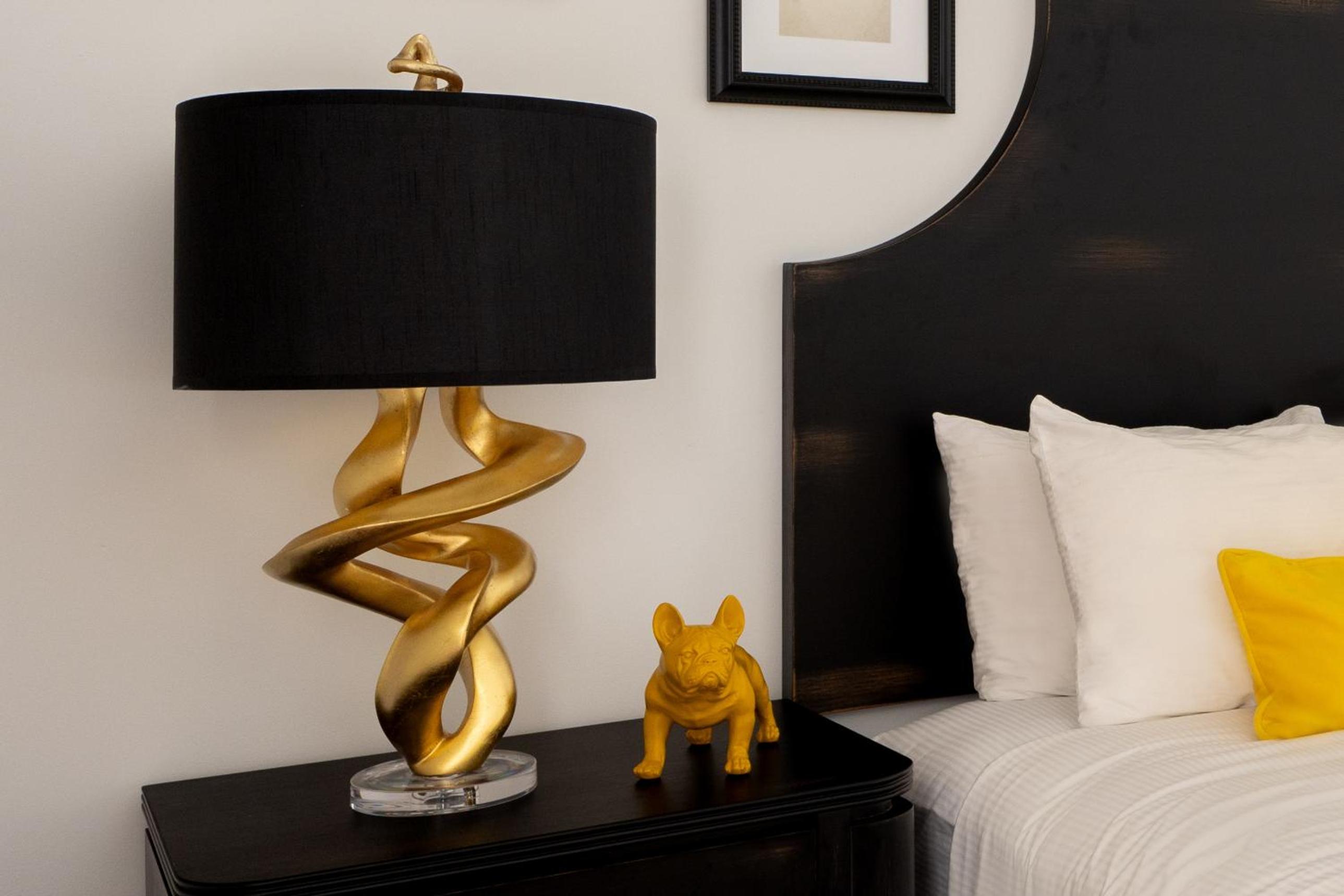 Enclave Interior Queen (No Windows)