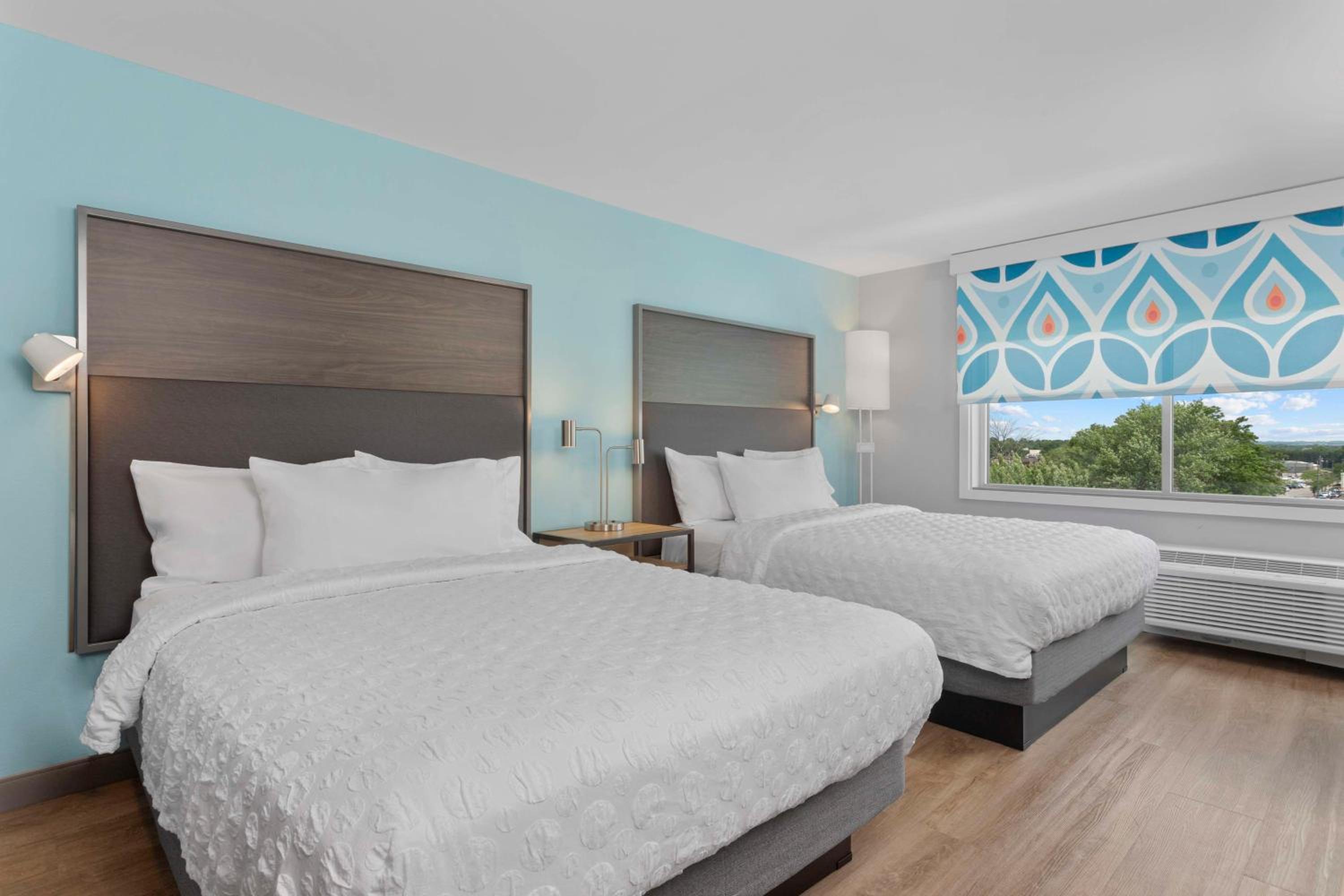 Queen Room with Two Queen Beds - Hearing Access