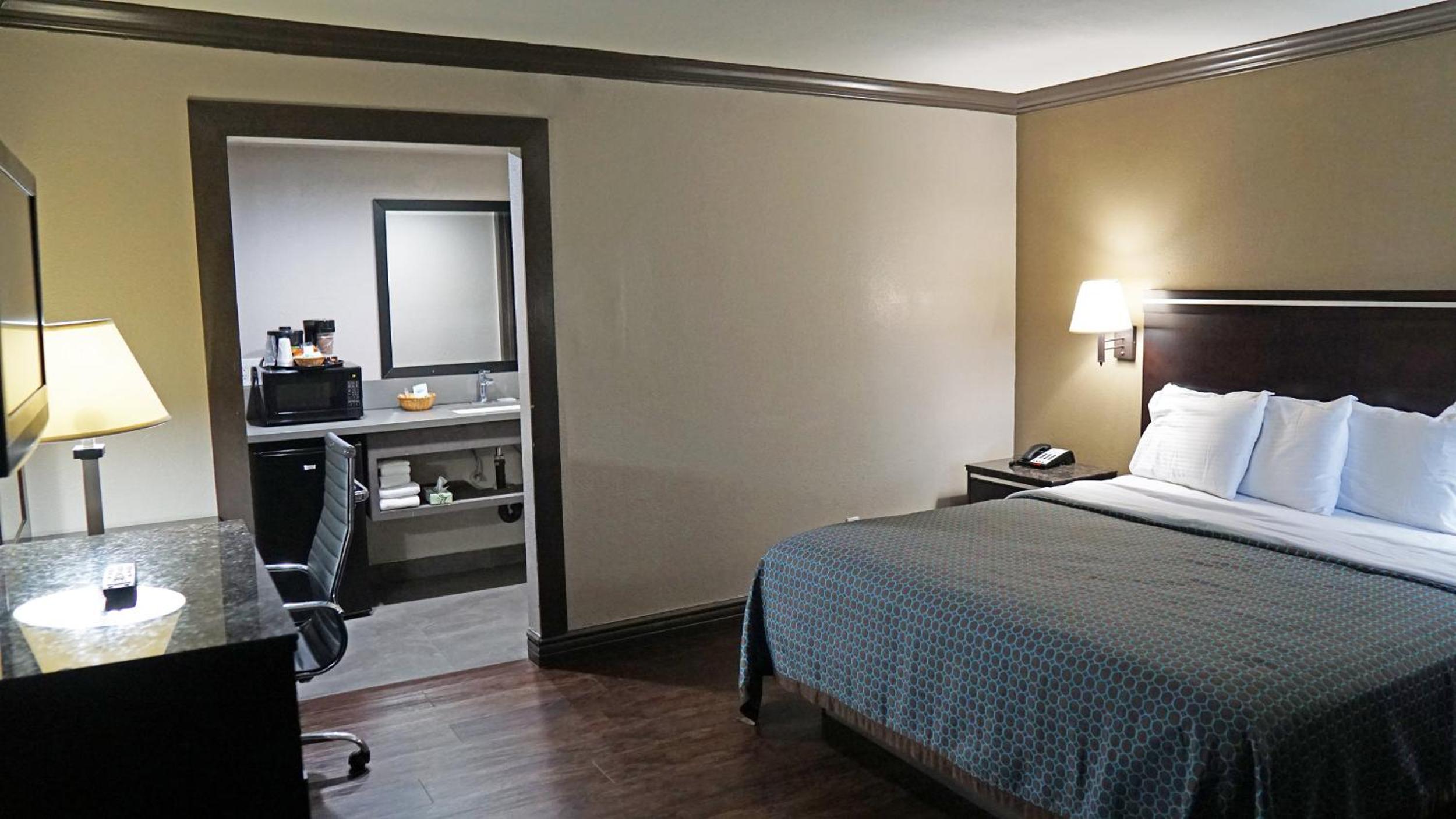 King Room - Non-Smoking