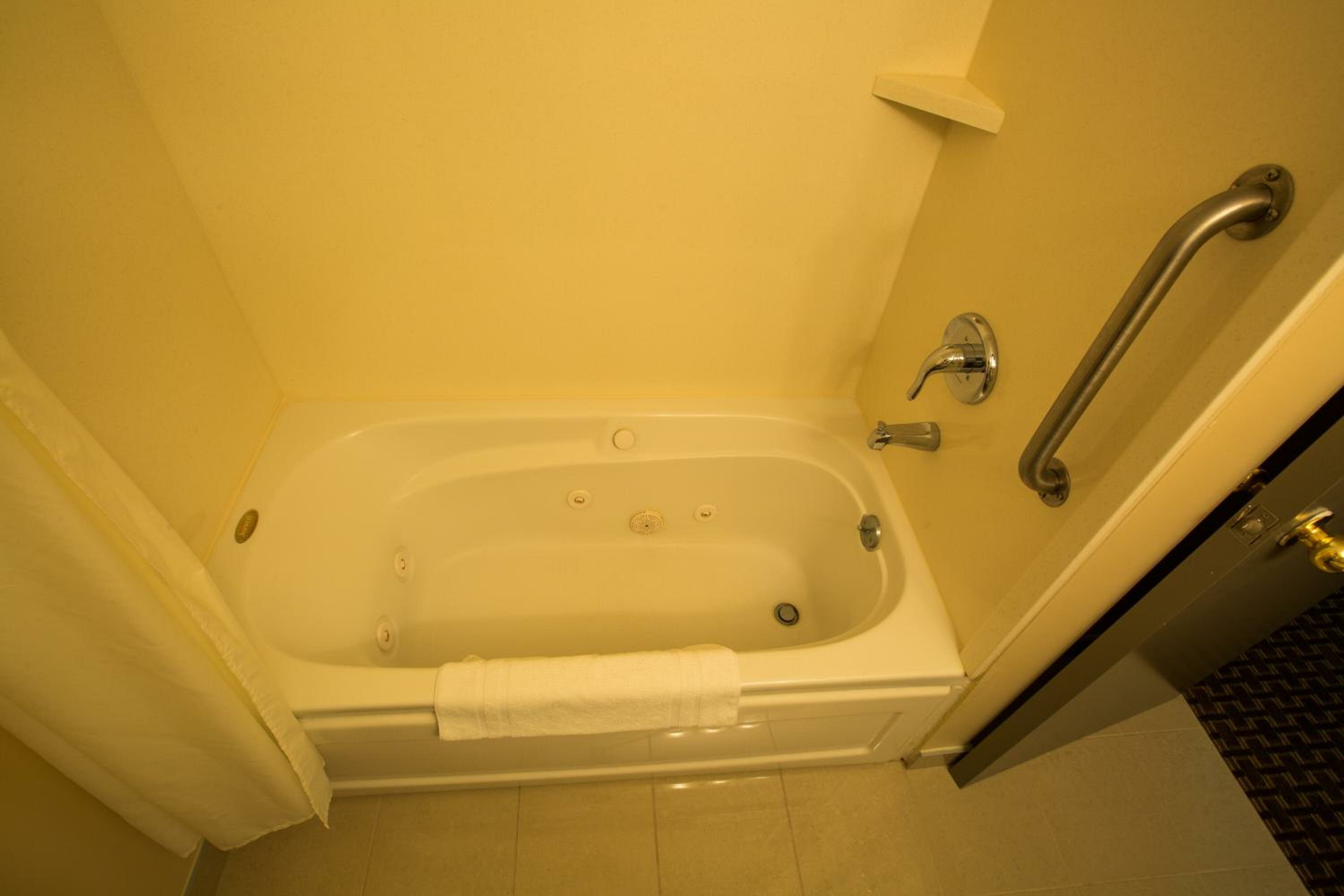 King Room with Spa Bath