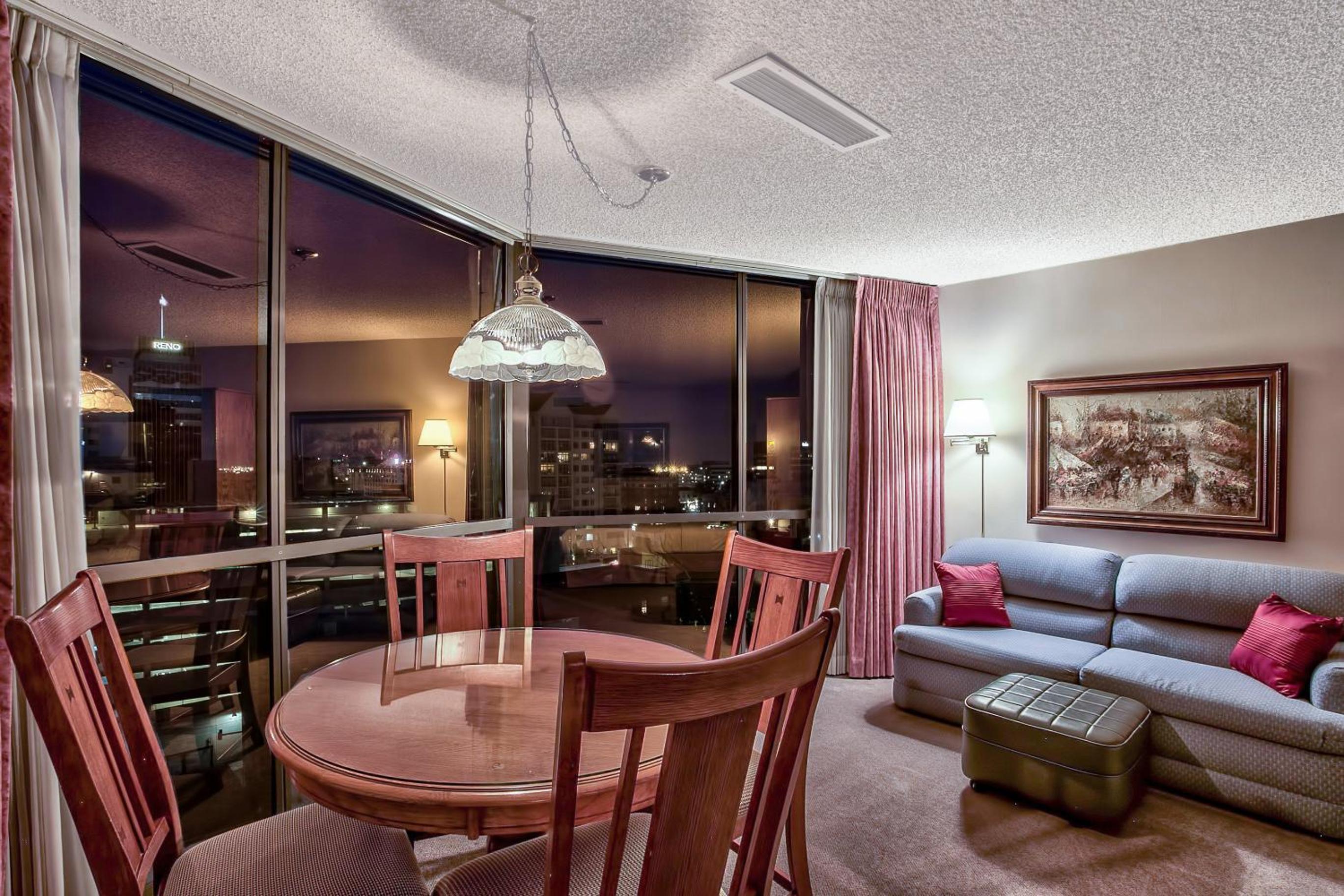 Deluxe King Room - Non-Smoking