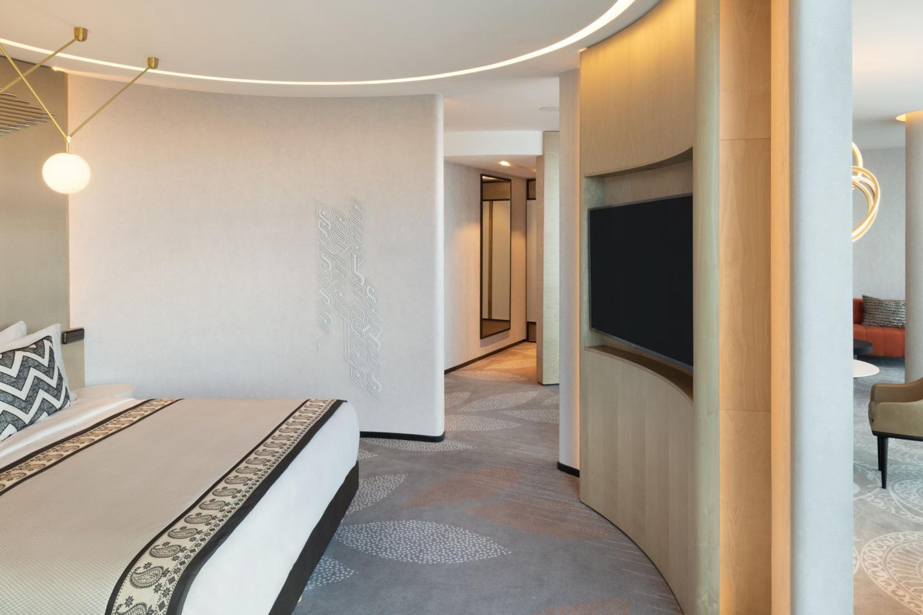 Junior King Suite with Executive Lounge Access