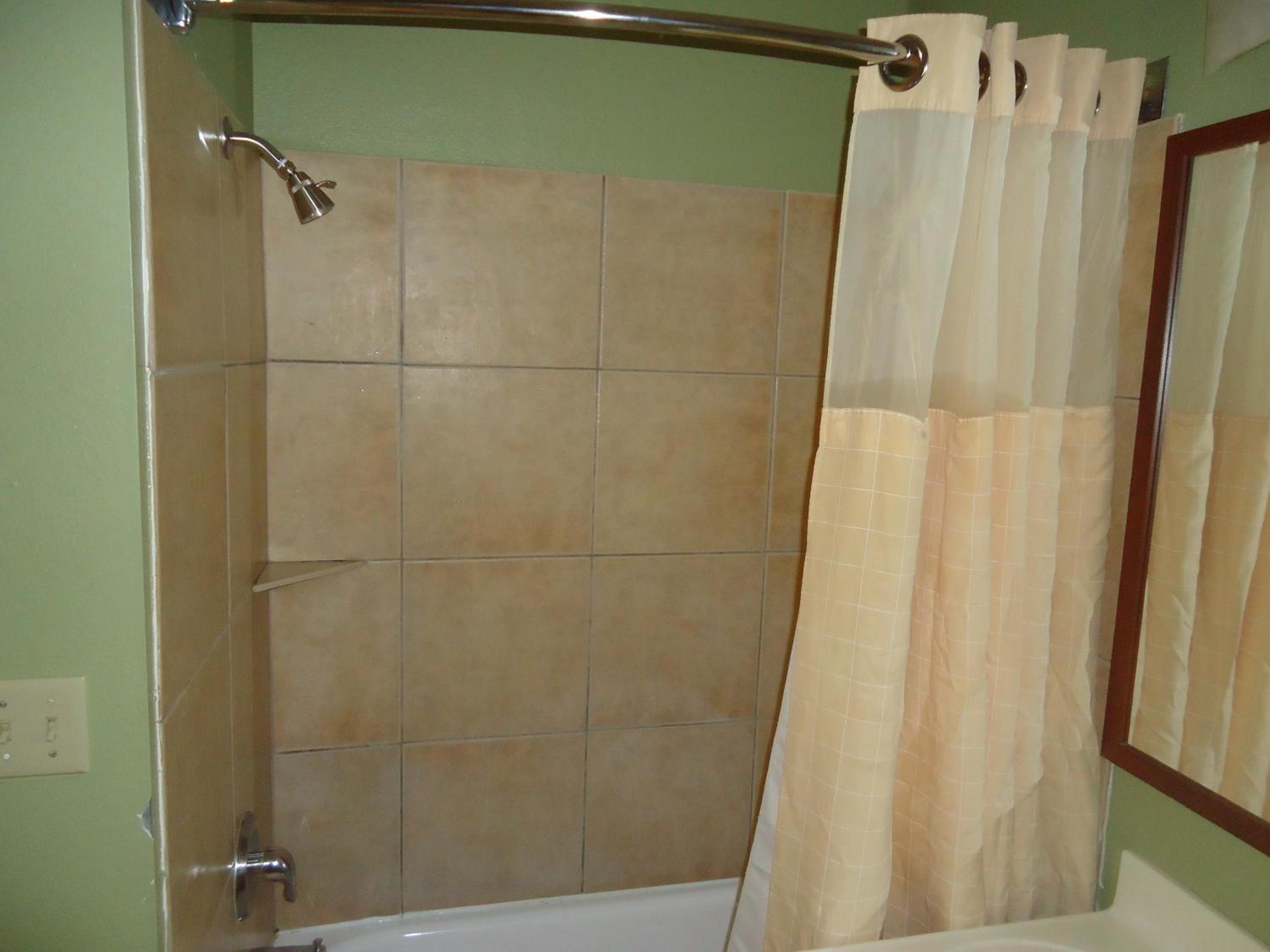 Deluxe Queen Suite - Non-Smoking