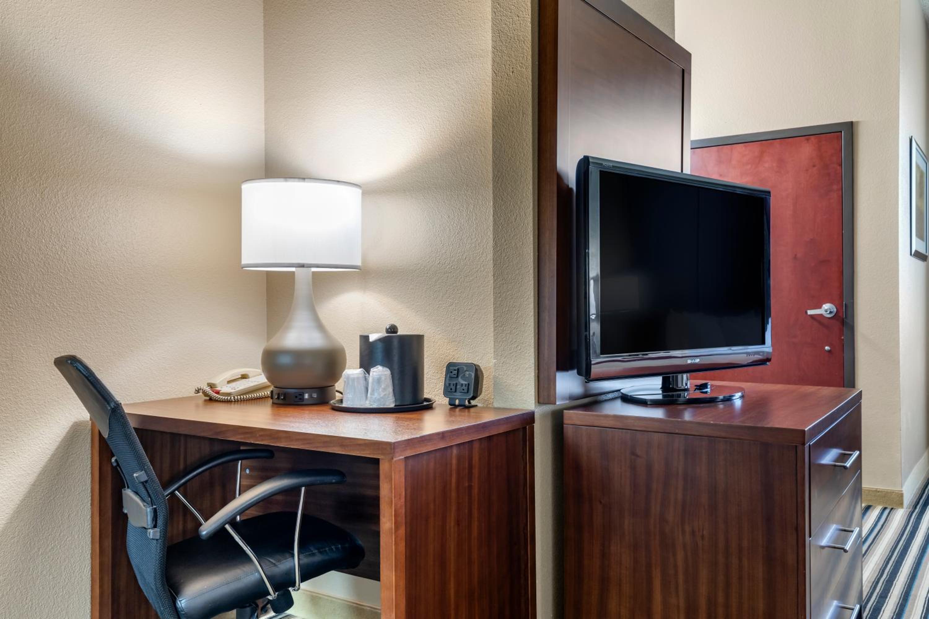 King Suite - Accessible/Non-Smoking