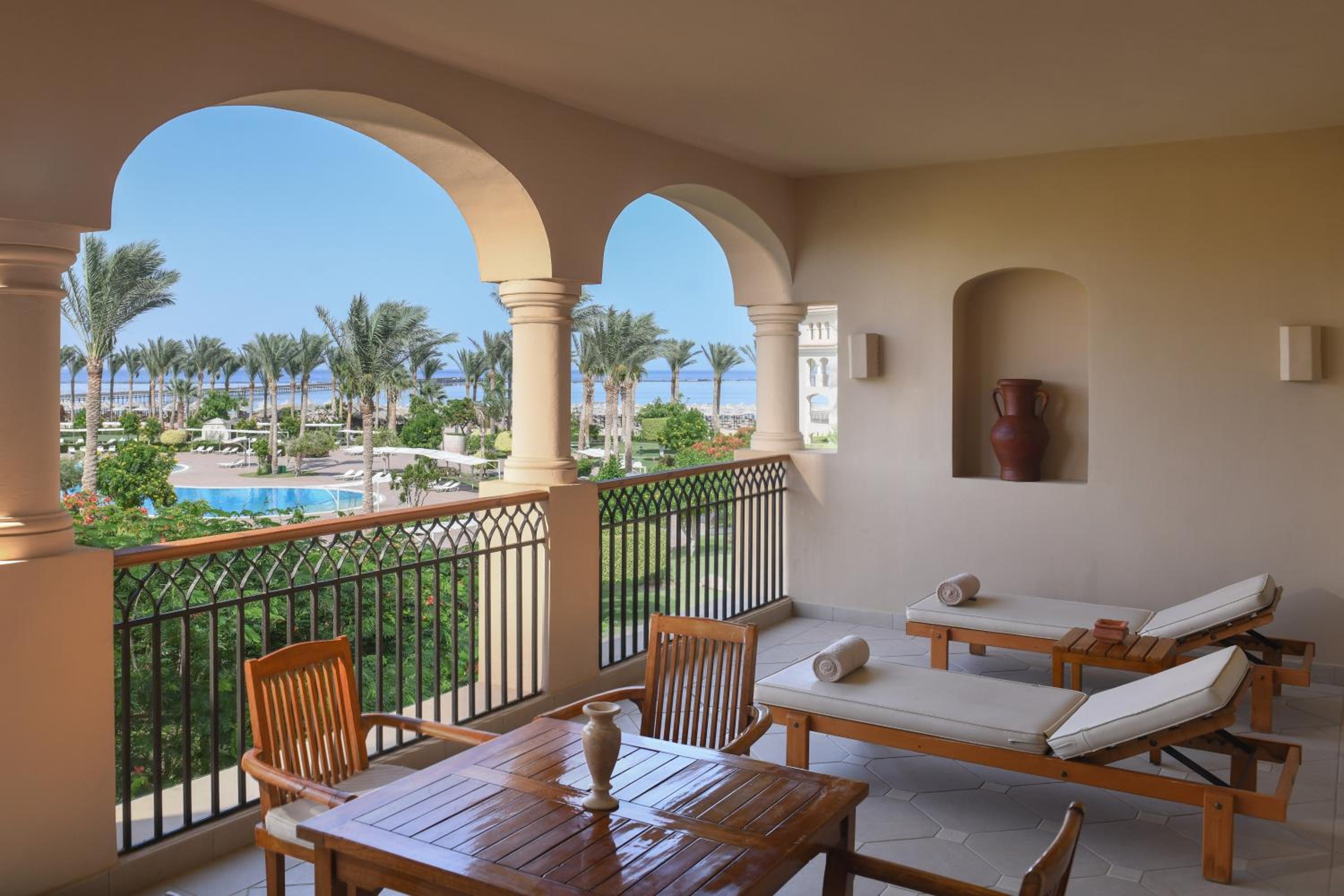 Jaz Mirabel Beach - Executive Suite, Queen Bed, Pool View