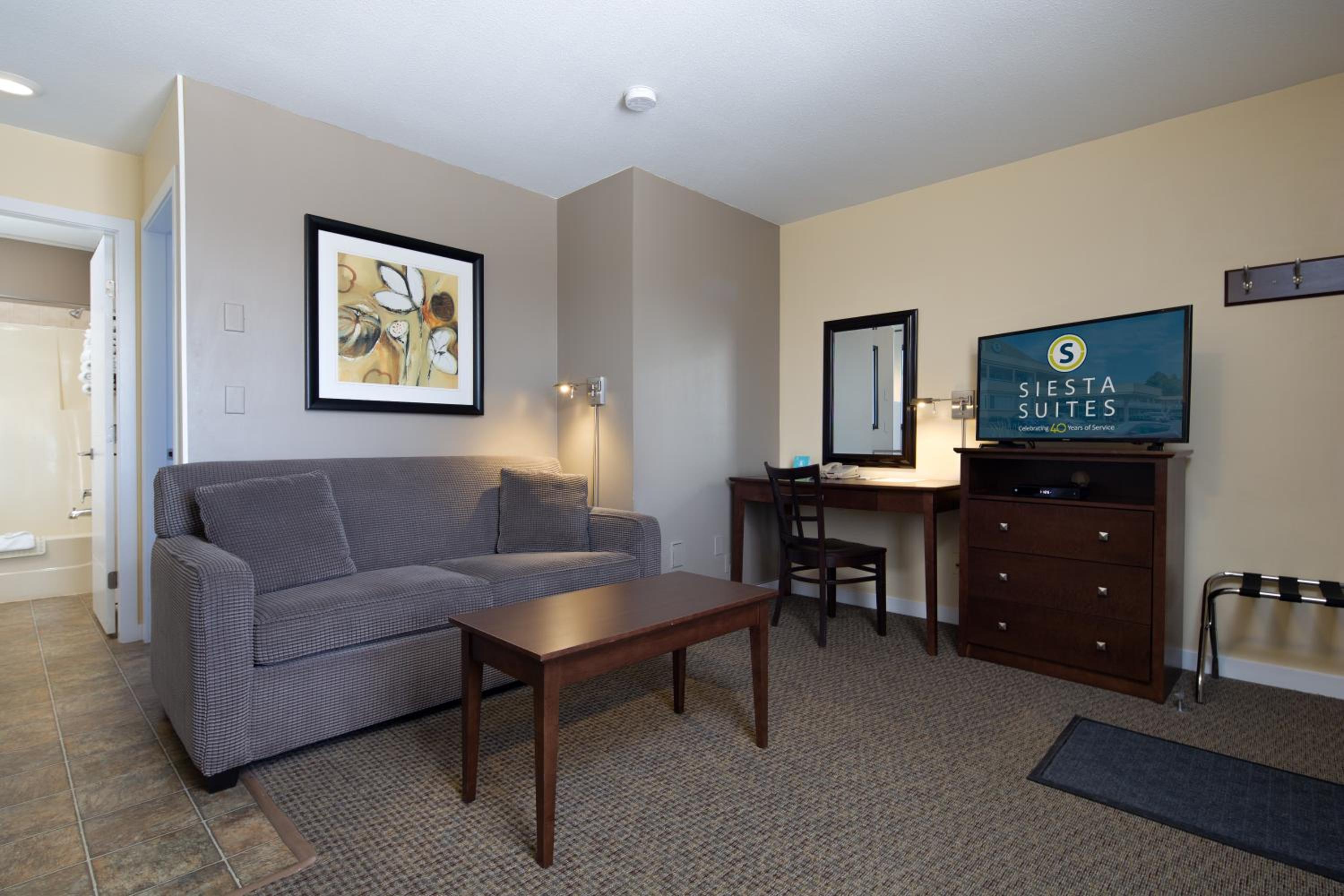 One-Bedroom Suite with Kitchen