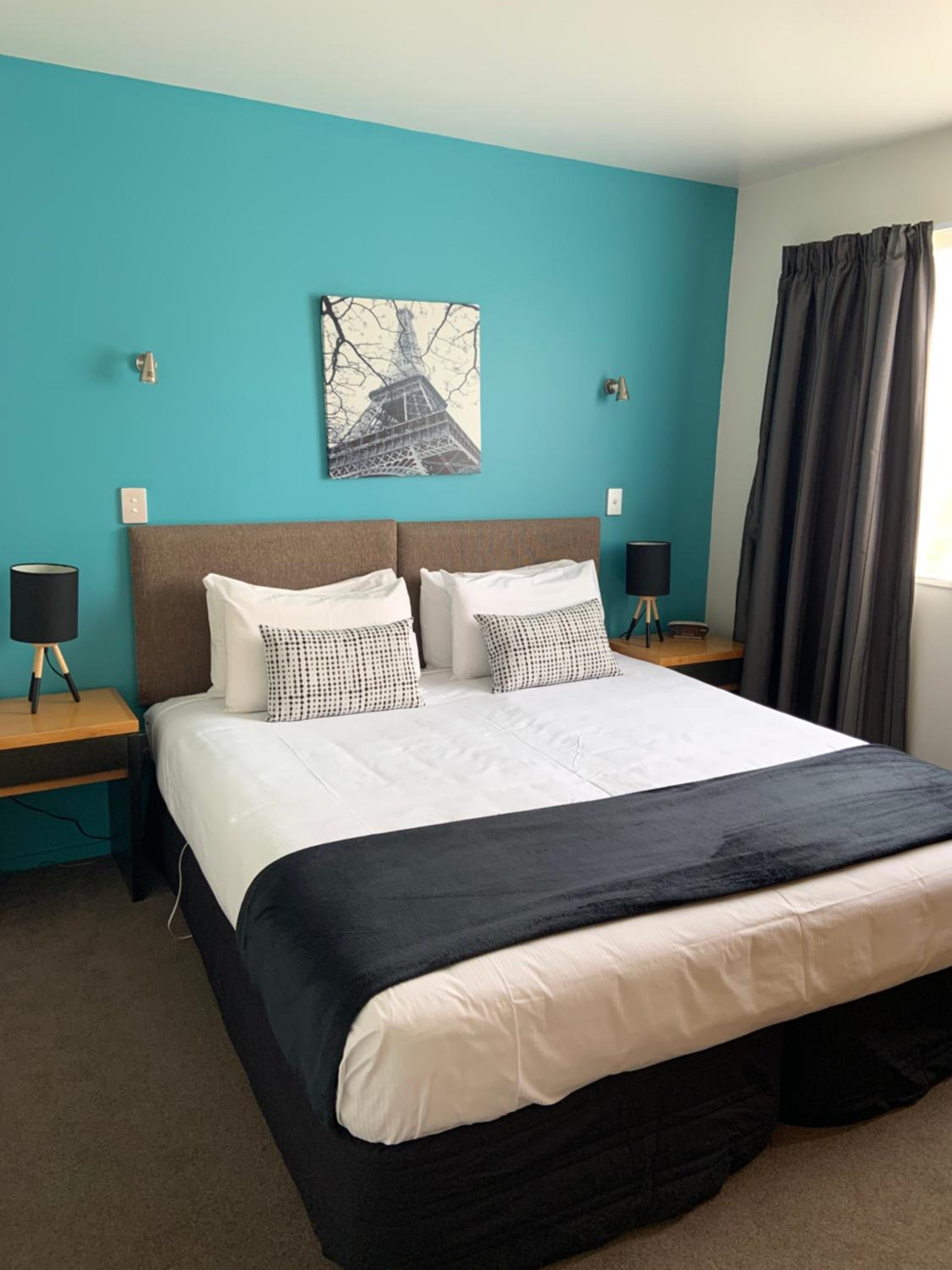 One-Bedroom Suite with Spa Bath