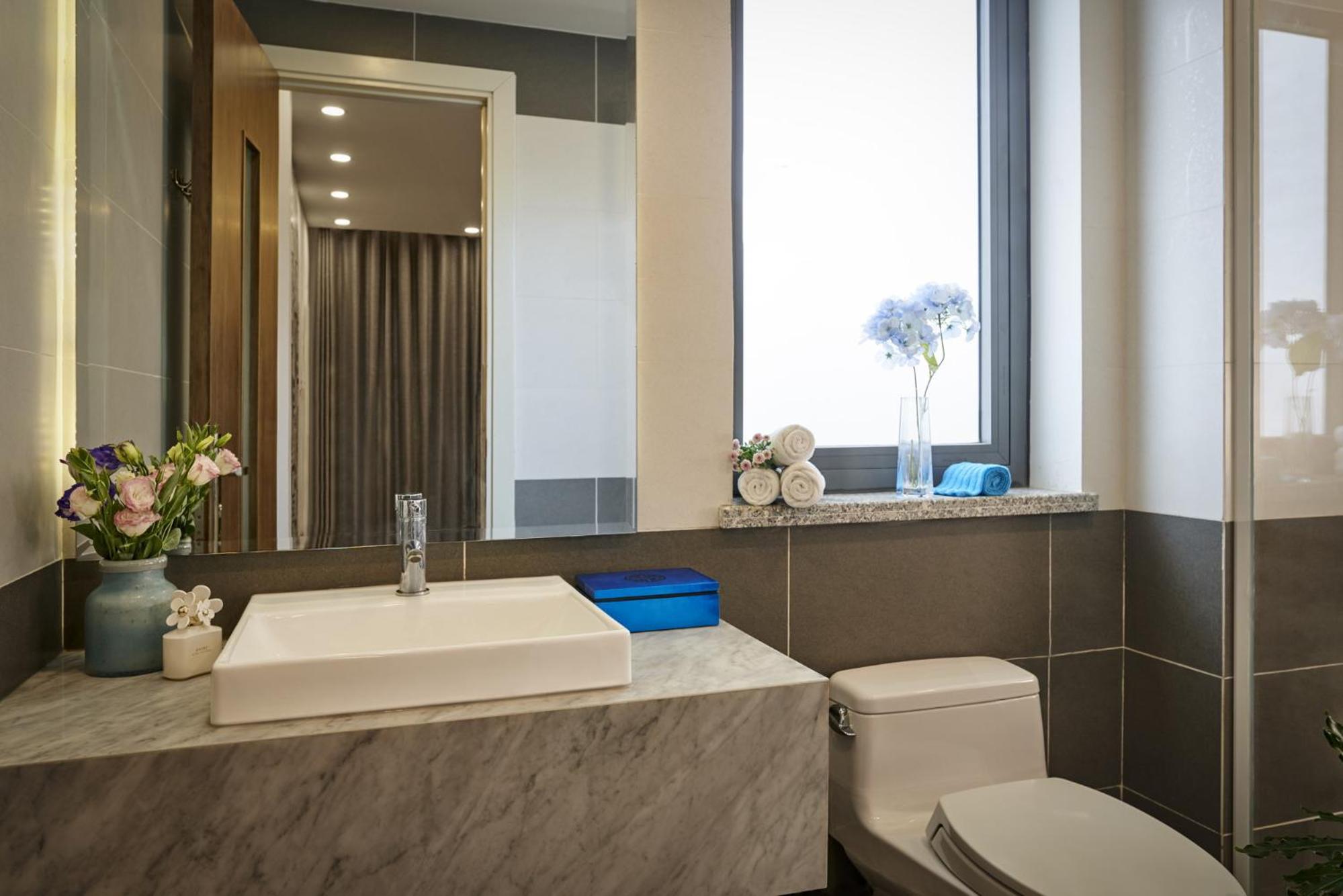 Cinema Suite with Hill View