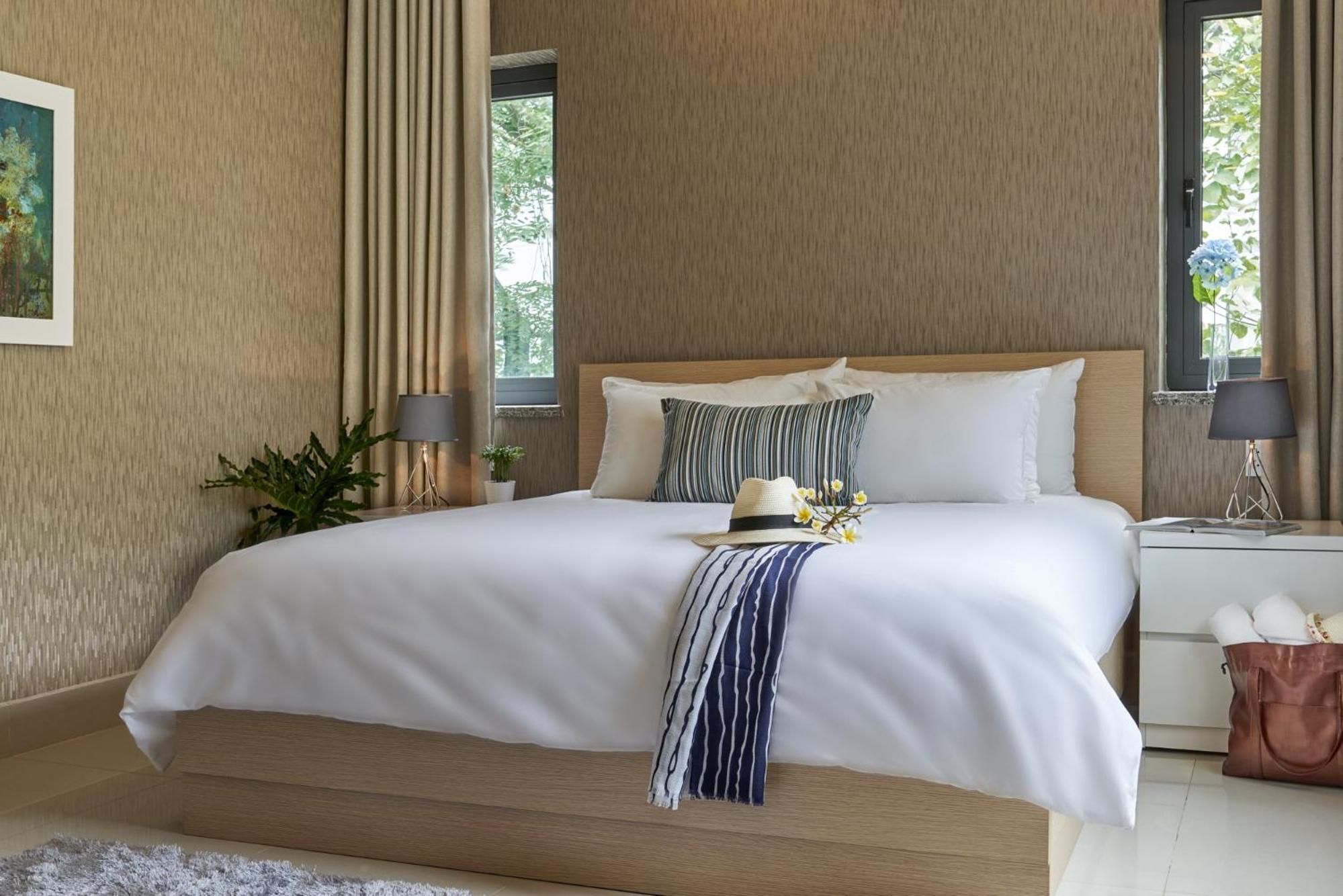 Jacuzzi Suite with Hill View