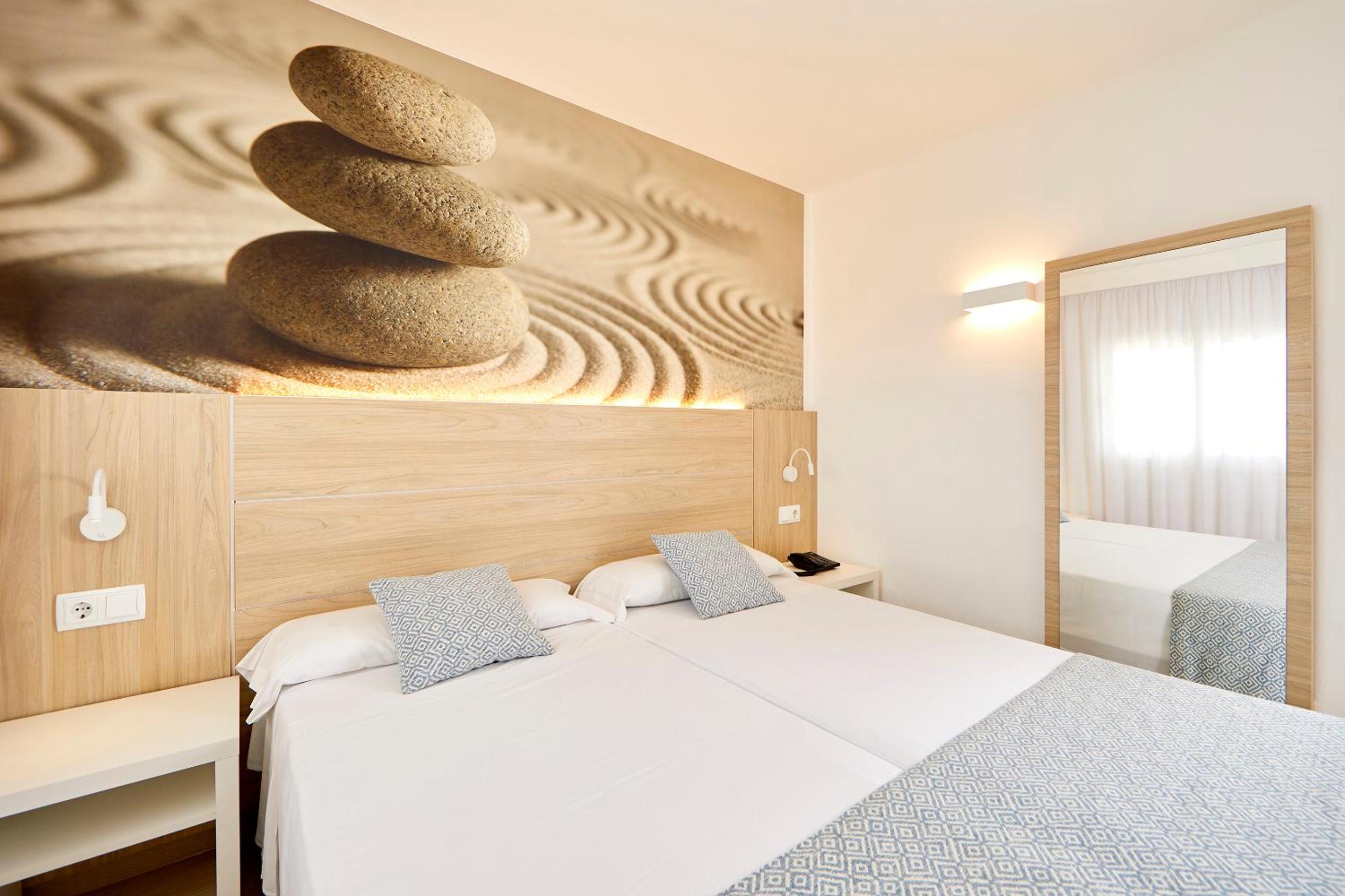 One-Bedroom Apartment with Sea View