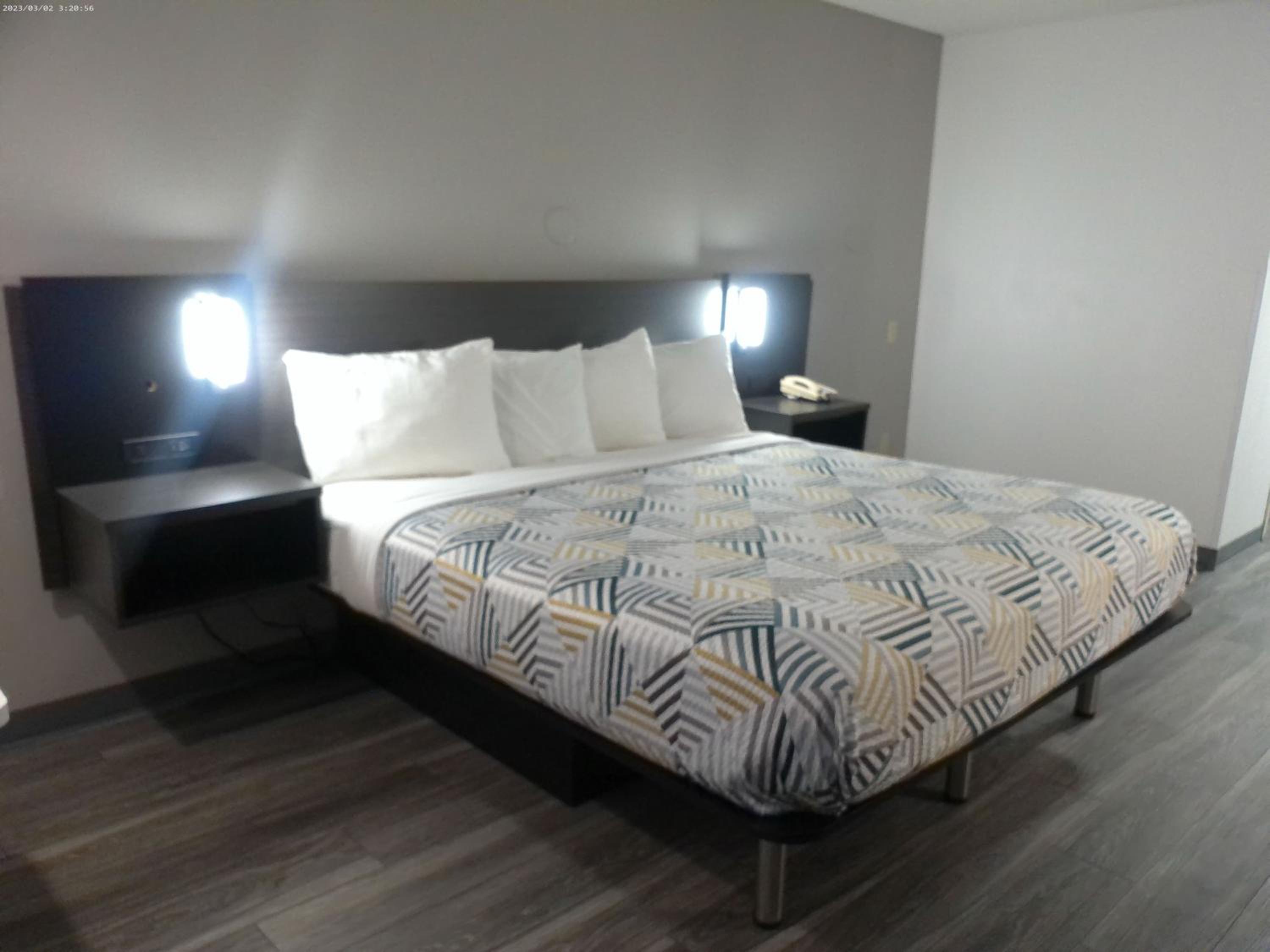 King Room - Non-Smoking